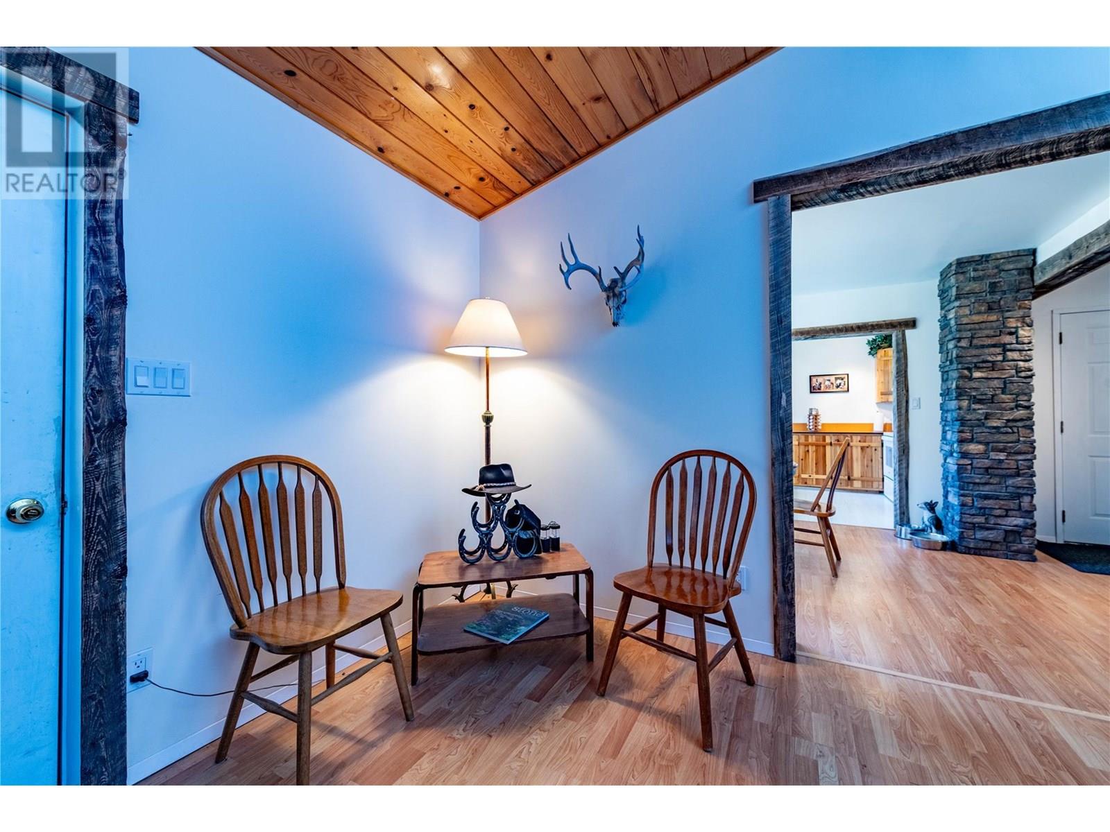 9848 6 Highway, Salmo, British Columbia  V0G 1Z0 - Photo 14 - 10347810