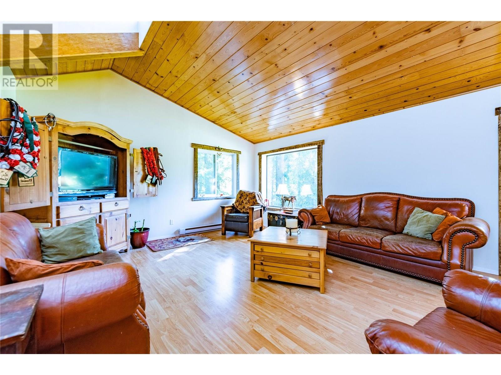 9848 6 Highway, Salmo, British Columbia  V0G 1Z0 - Photo 16 - 10347810