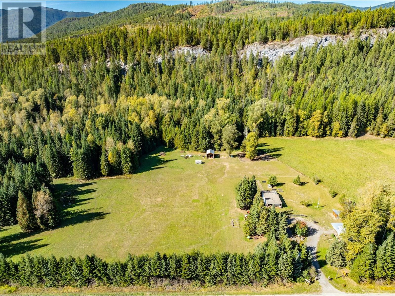 9848 6 Highway, Salmo, British Columbia  V0G 1Z0 - Photo 2 - 10347810