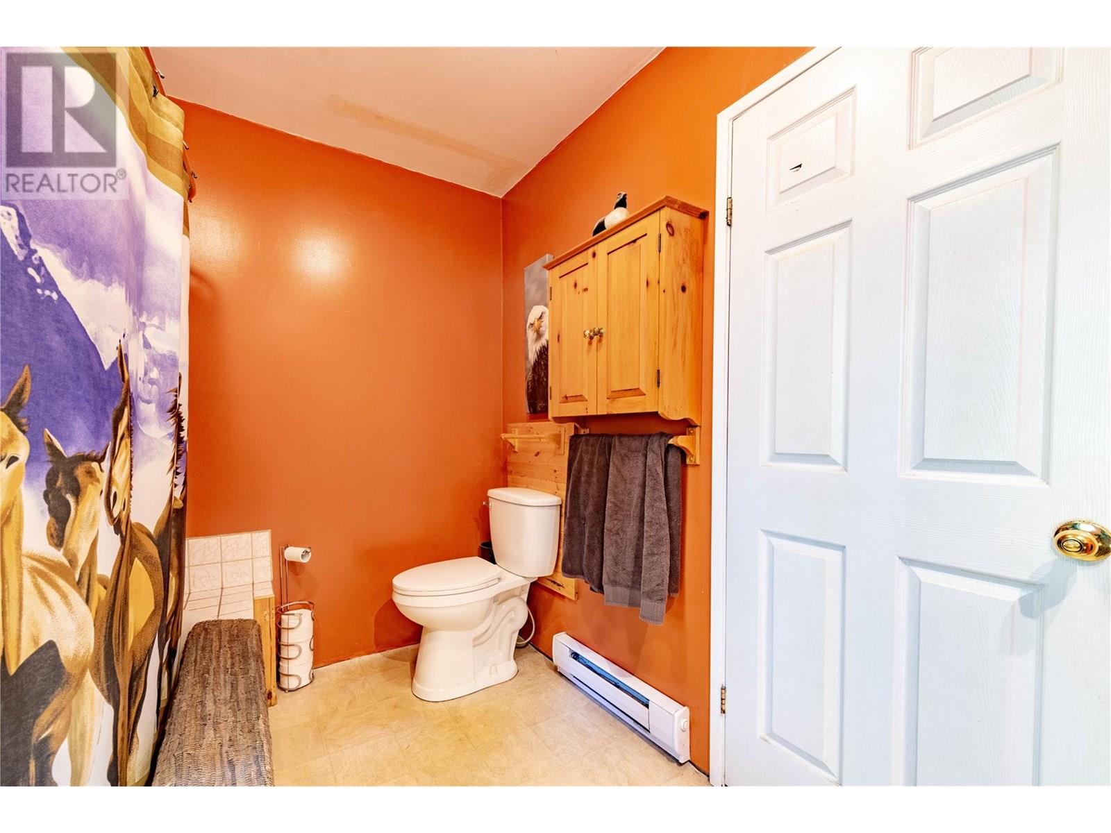 9848 6 Highway, Salmo, British Columbia  V0G 1Z0 - Photo 24 - 10347810