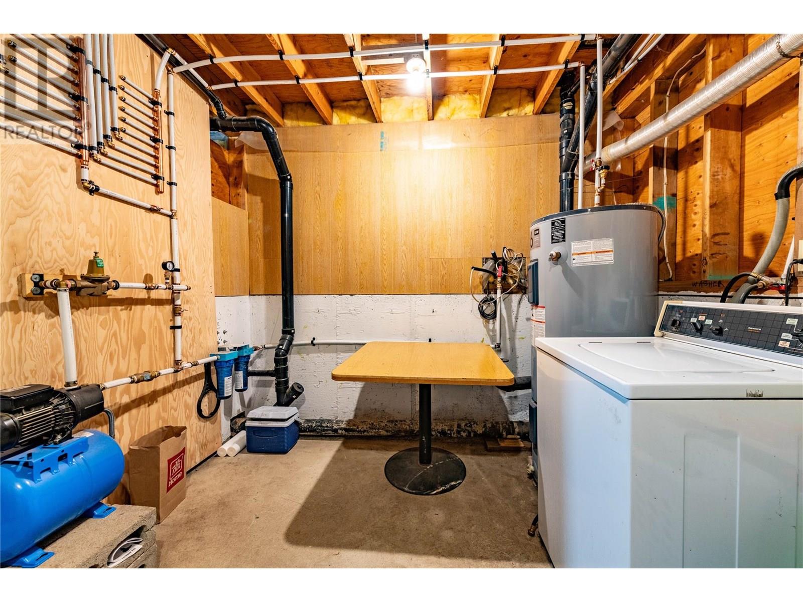 9848 6 Highway, Salmo, British Columbia  V0G 1Z0 - Photo 33 - 10347810