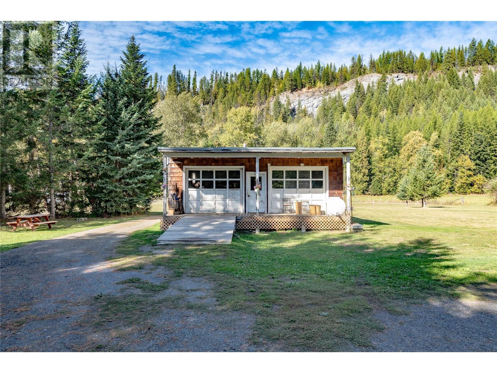 9848 6 Highway, Salmo, British Columbia  V0G 1Z0 - Photo 34 - 10347810