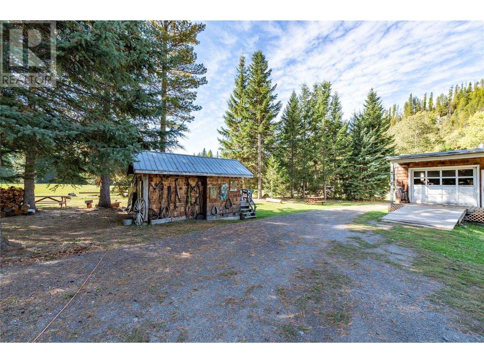 9848 6 Highway, Salmo, British Columbia  V0G 1Z0 - Photo 35 - 10347810