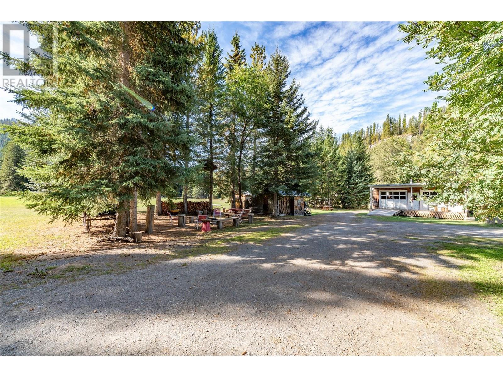 9848 6 Highway, Salmo, British Columbia  V0G 1Z0 - Photo 36 - 10347810