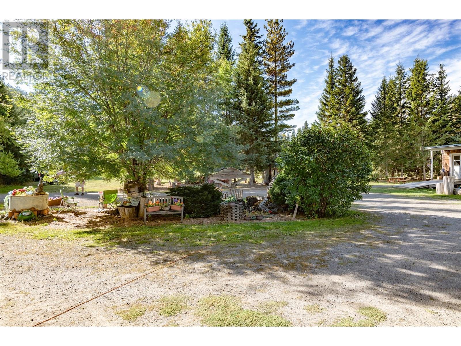 9848 6 Highway, Salmo, British Columbia  V0G 1Z0 - Photo 37 - 10347810