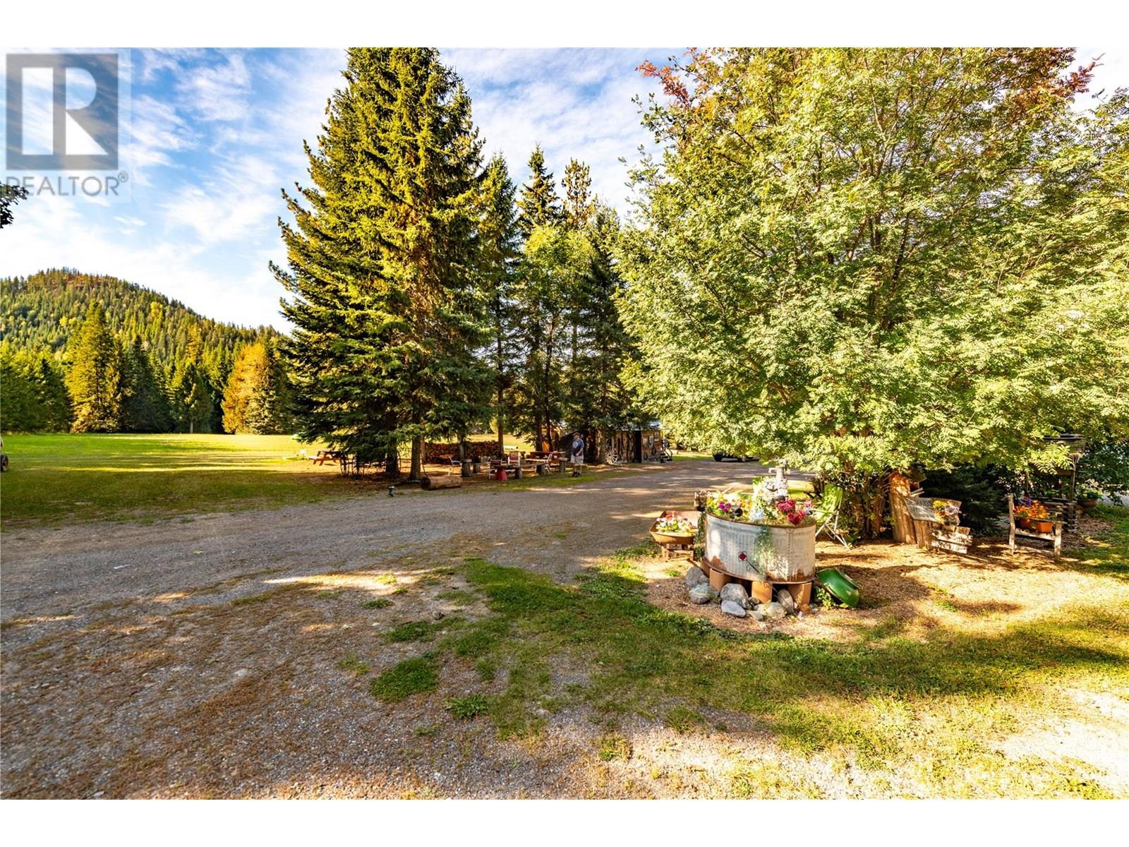 9848 6 Highway, Salmo, British Columbia  V0G 1Z0 - Photo 38 - 10347810