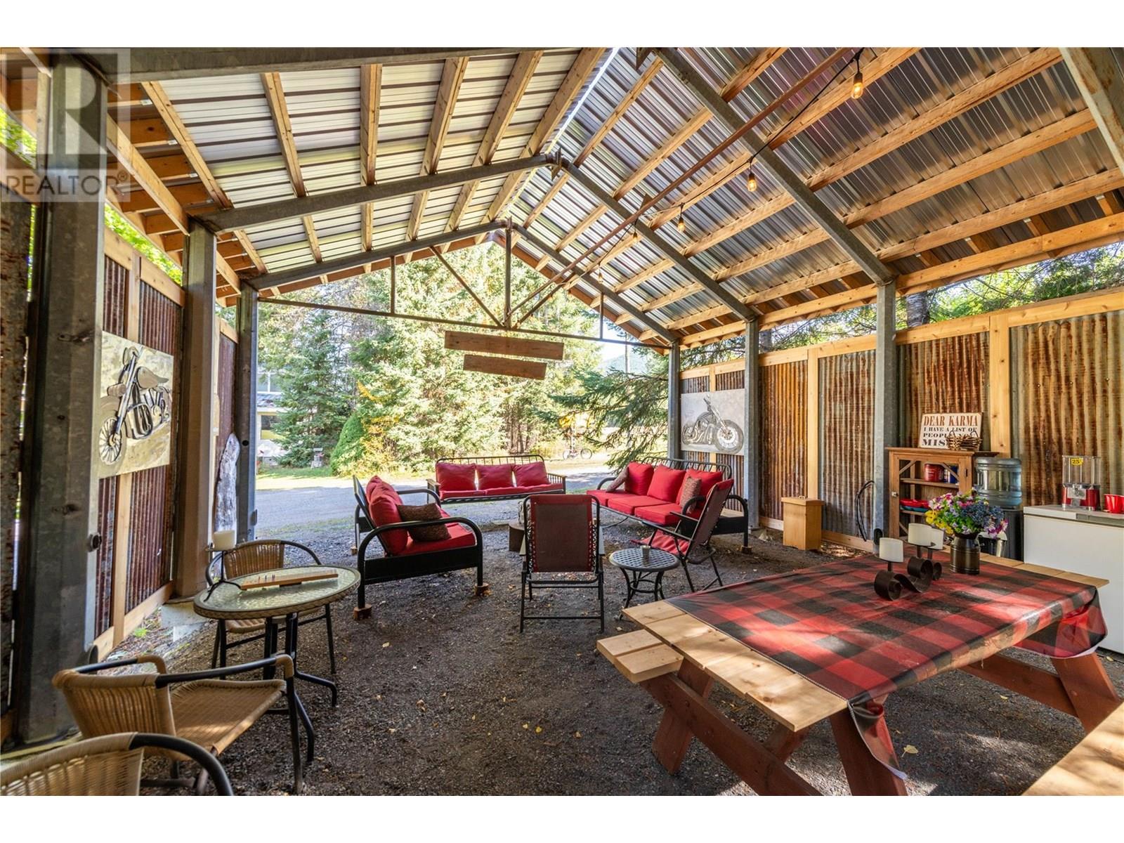 9848 6 Highway, Salmo, British Columbia  V0G 1Z0 - Photo 44 - 10347810