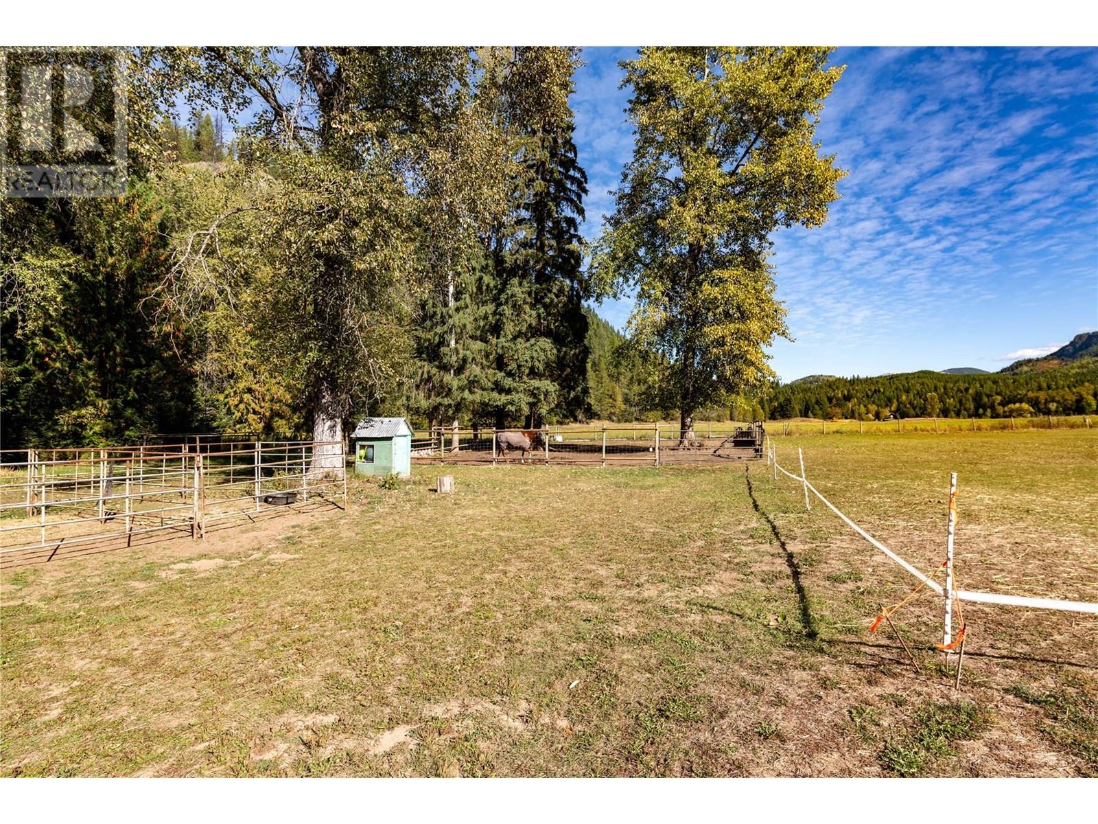 9848 6 Highway, Salmo, British Columbia  V0G 1Z0 - Photo 48 - 10347810
