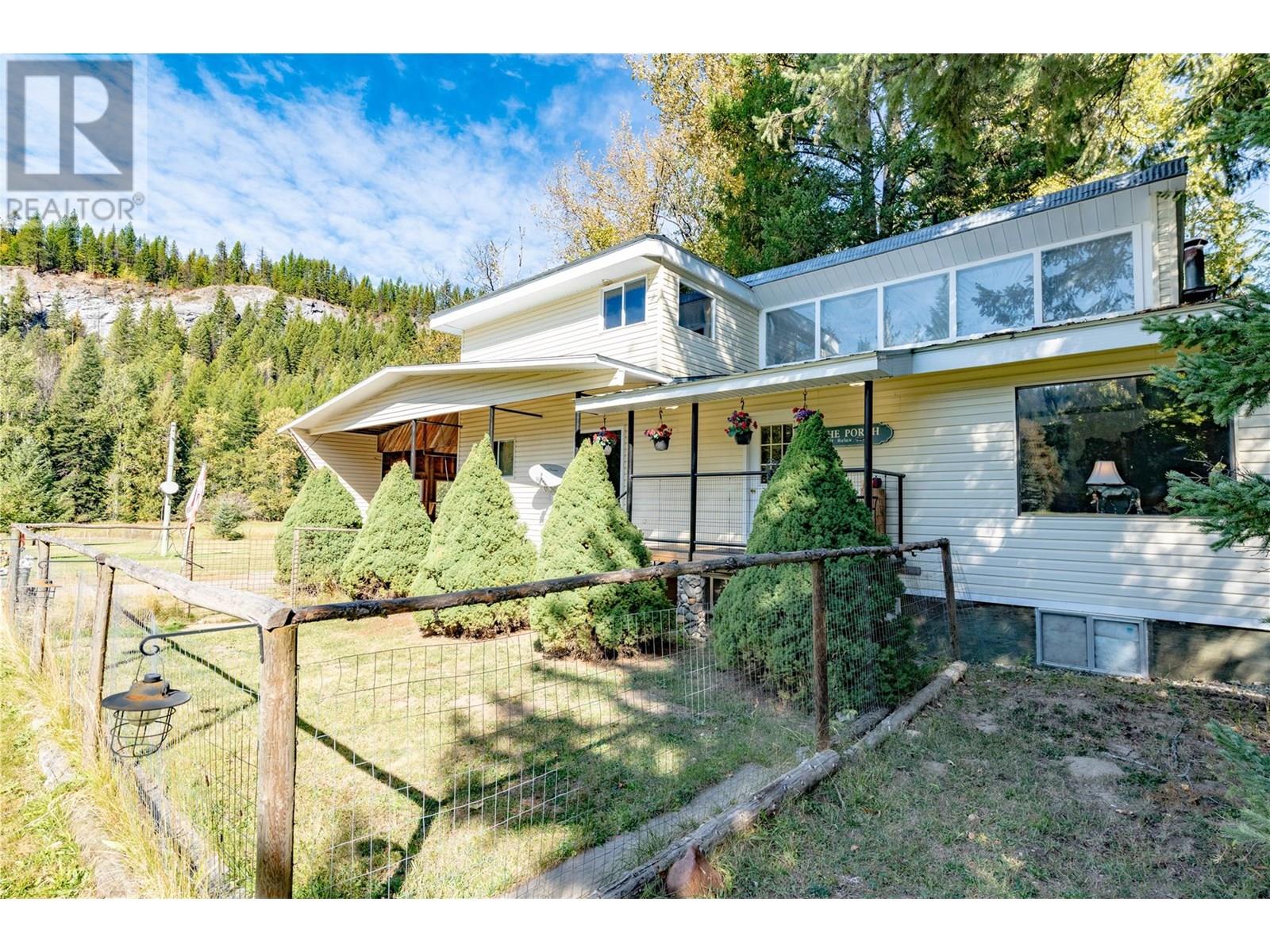 9848 6 Highway, Salmo, British Columbia  V0G 1Z0 - Photo 7 - 10347810