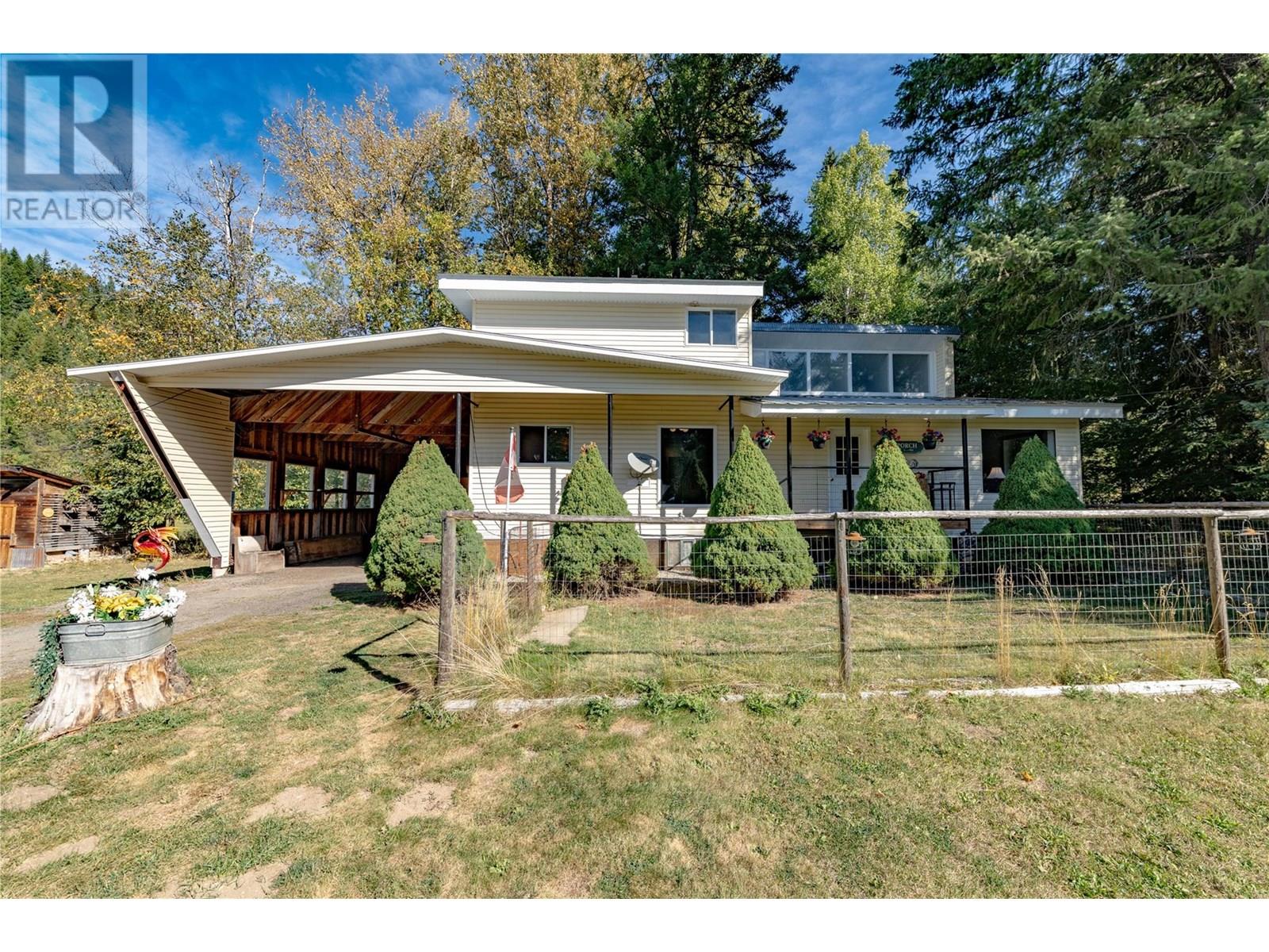 9848 6 Highway, Salmo, British Columbia  V0G 1Z0 - Photo 8 - 10347810