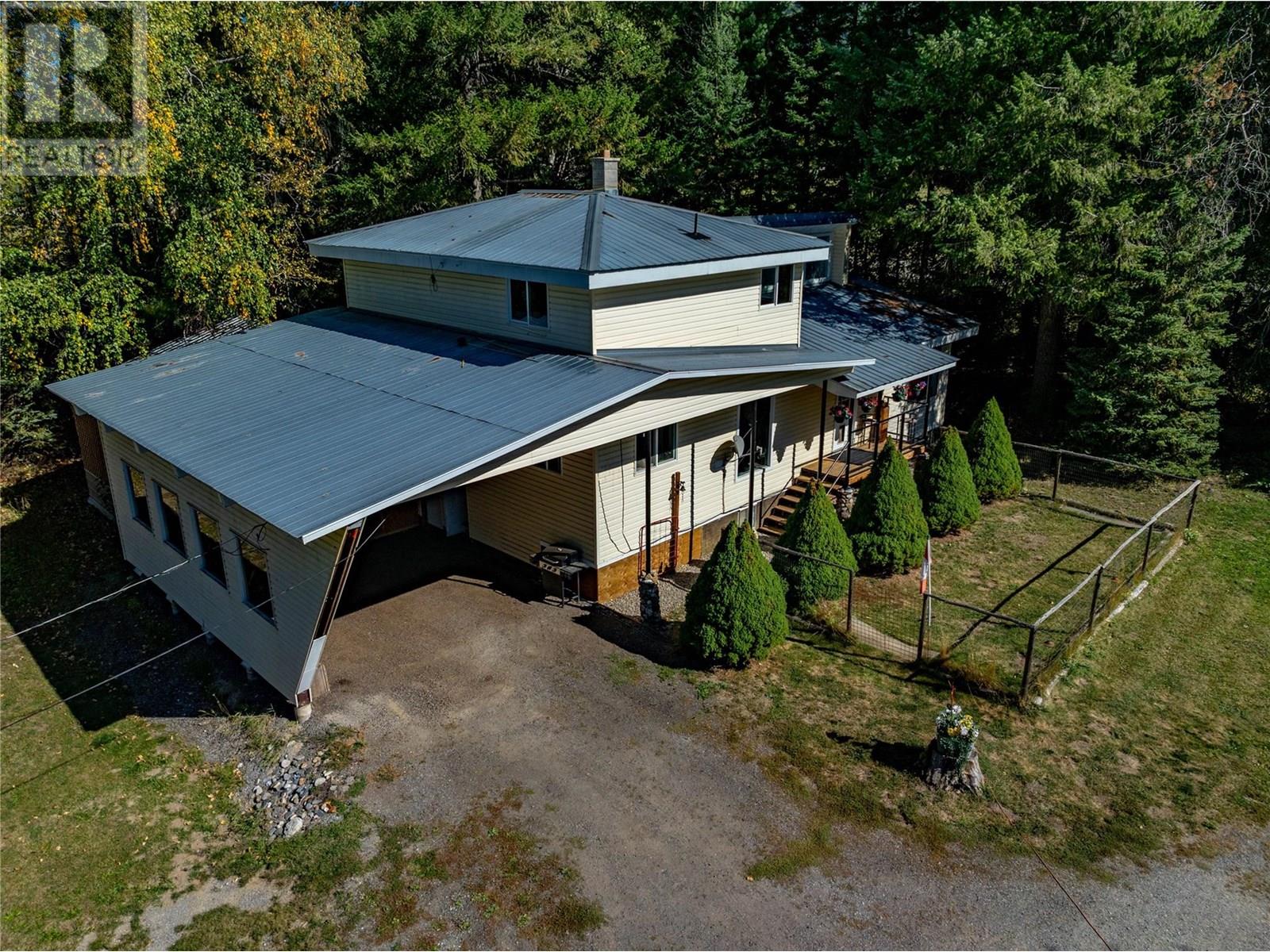9848 6 Highway, Salmo, British Columbia  V0G 1Z0 - Photo 9 - 10347810