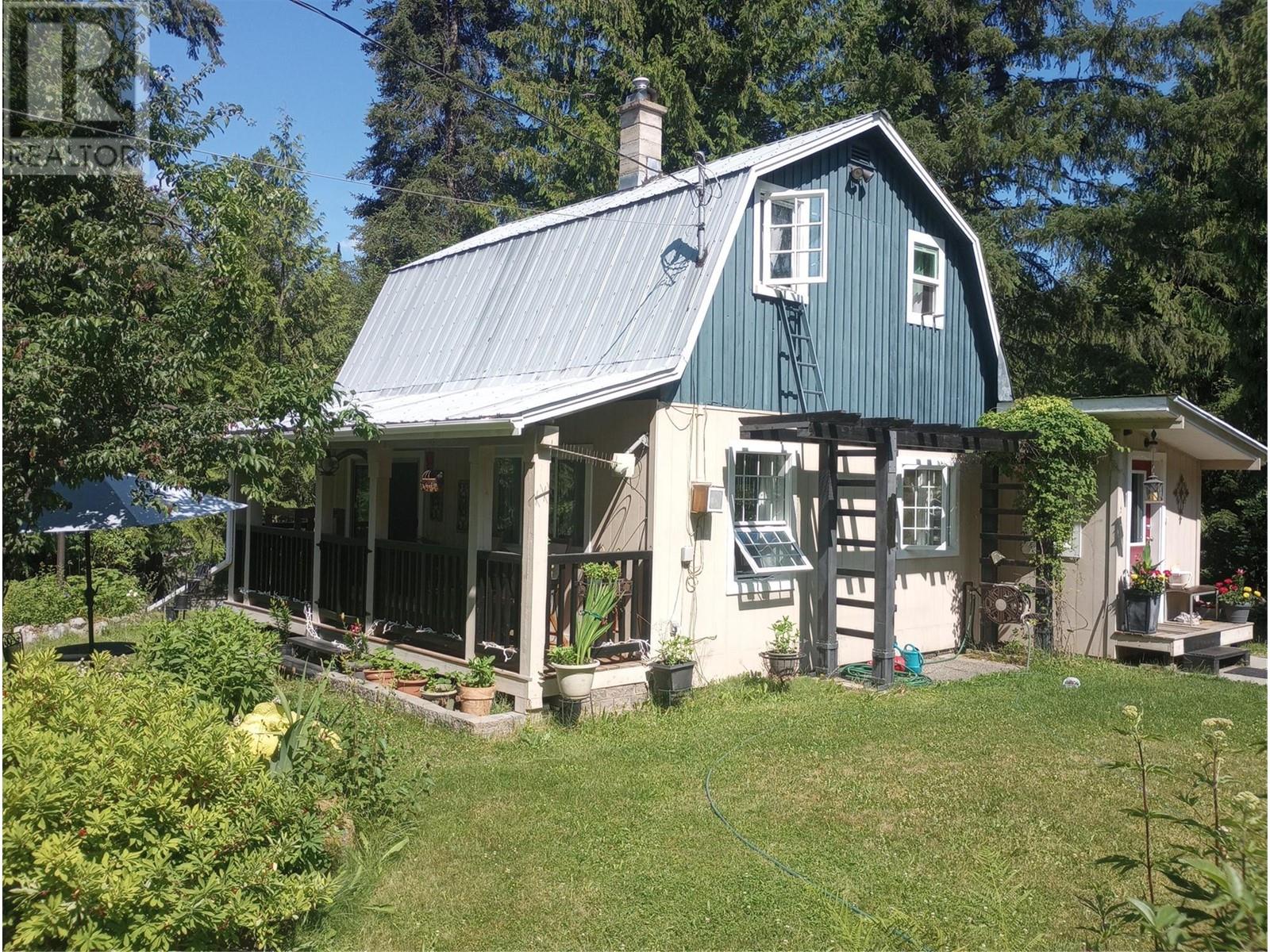 7812 6 Highway, Fauquier, British Columbia  V0G 1K0 - Photo 1 - 10350417