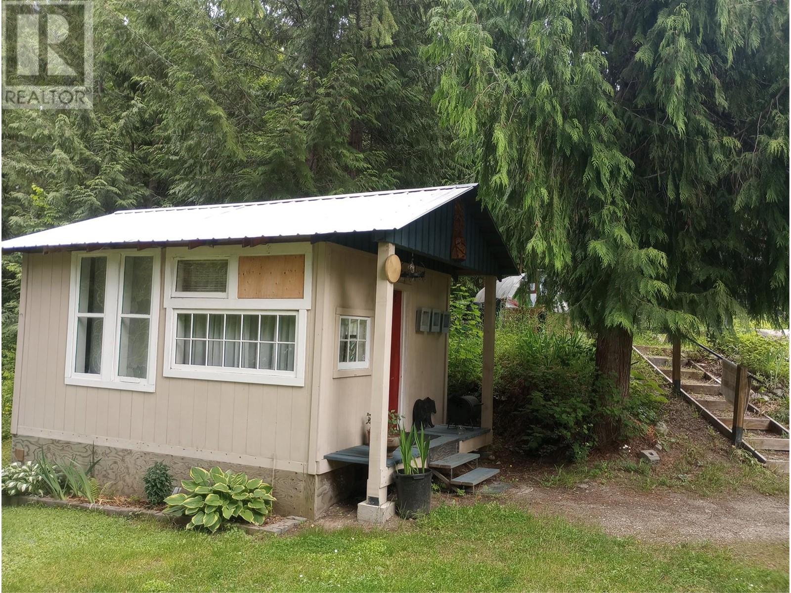 7812 6 Highway, Fauquier, British Columbia  V0G 1K0 - Photo 11 - 10350417