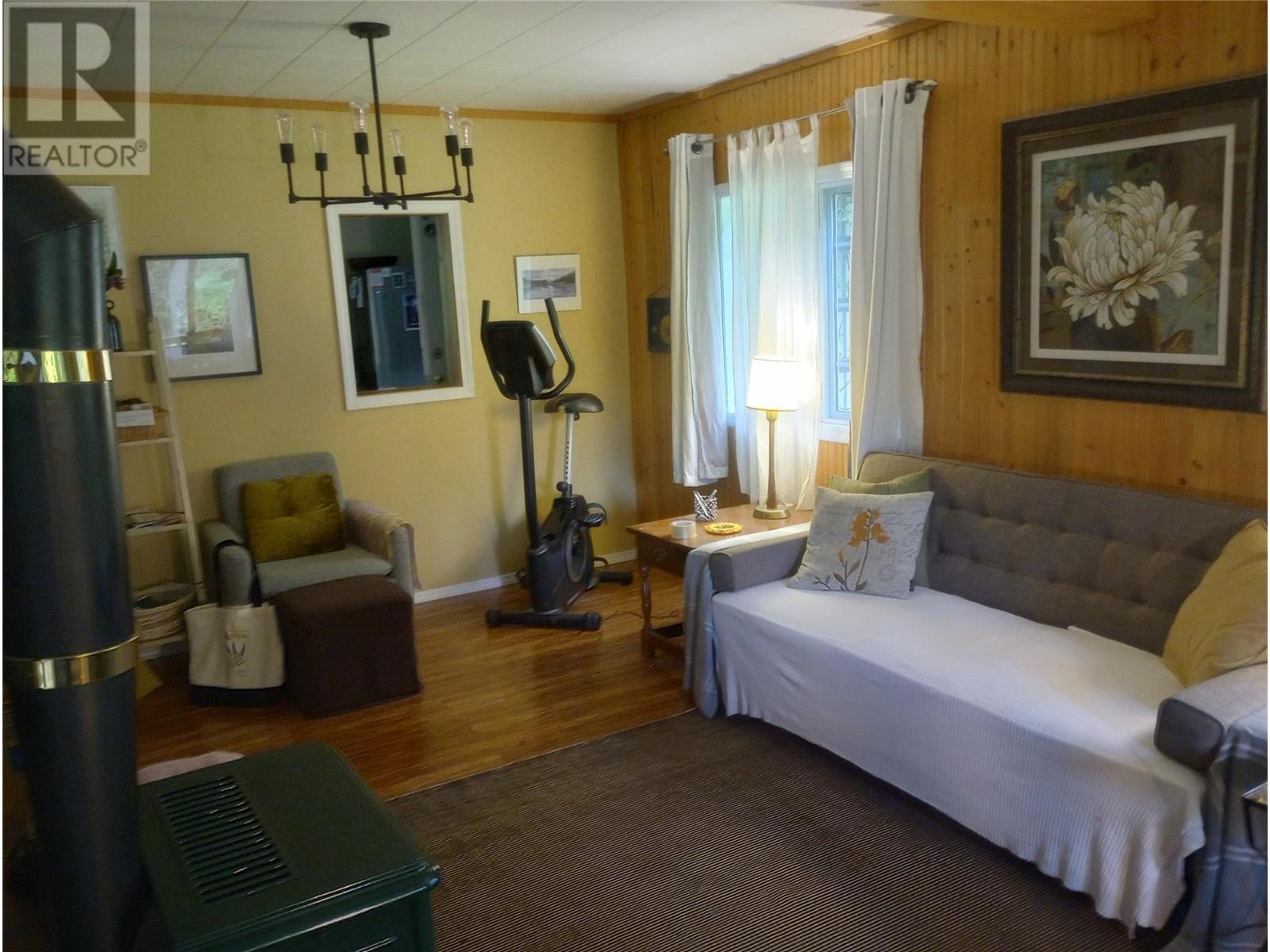 7812 6 Highway, Fauquier, British Columbia  V0G 1K0 - Photo 3 - 10350417