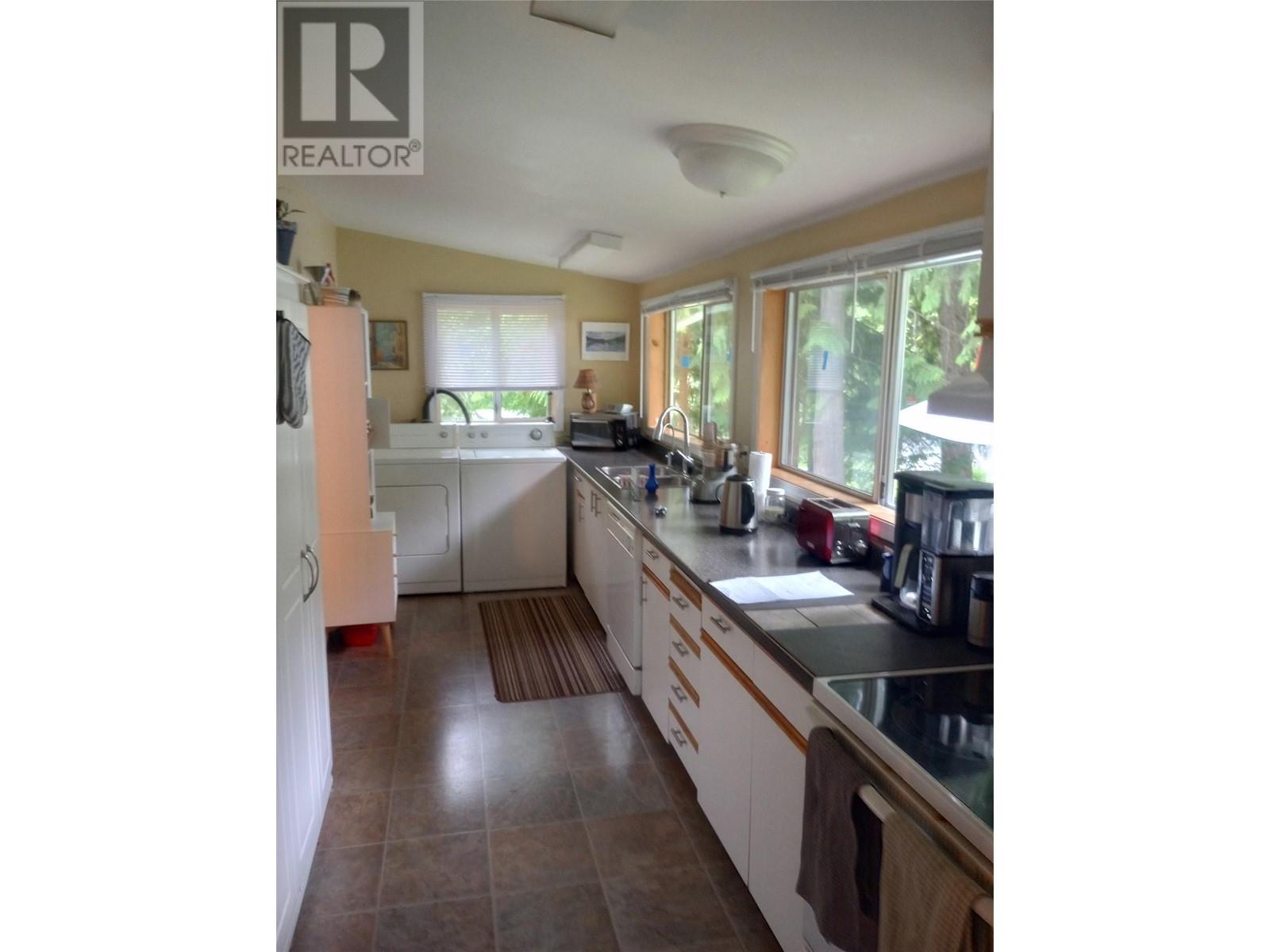 7812 6 Highway, Fauquier, British Columbia  V0G 1K0 - Photo 5 - 10350417