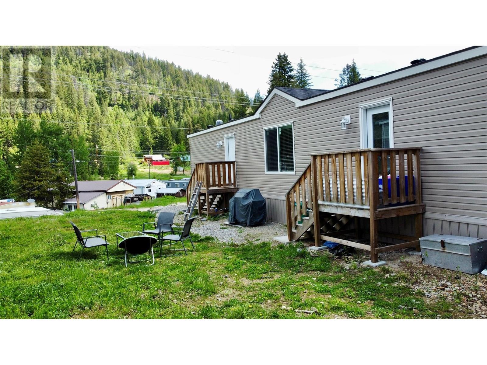 891 Monte Vista Drive Unit# 8, Rossland, British Columbia  V0G 1Y0 - Photo 2 - 10350441