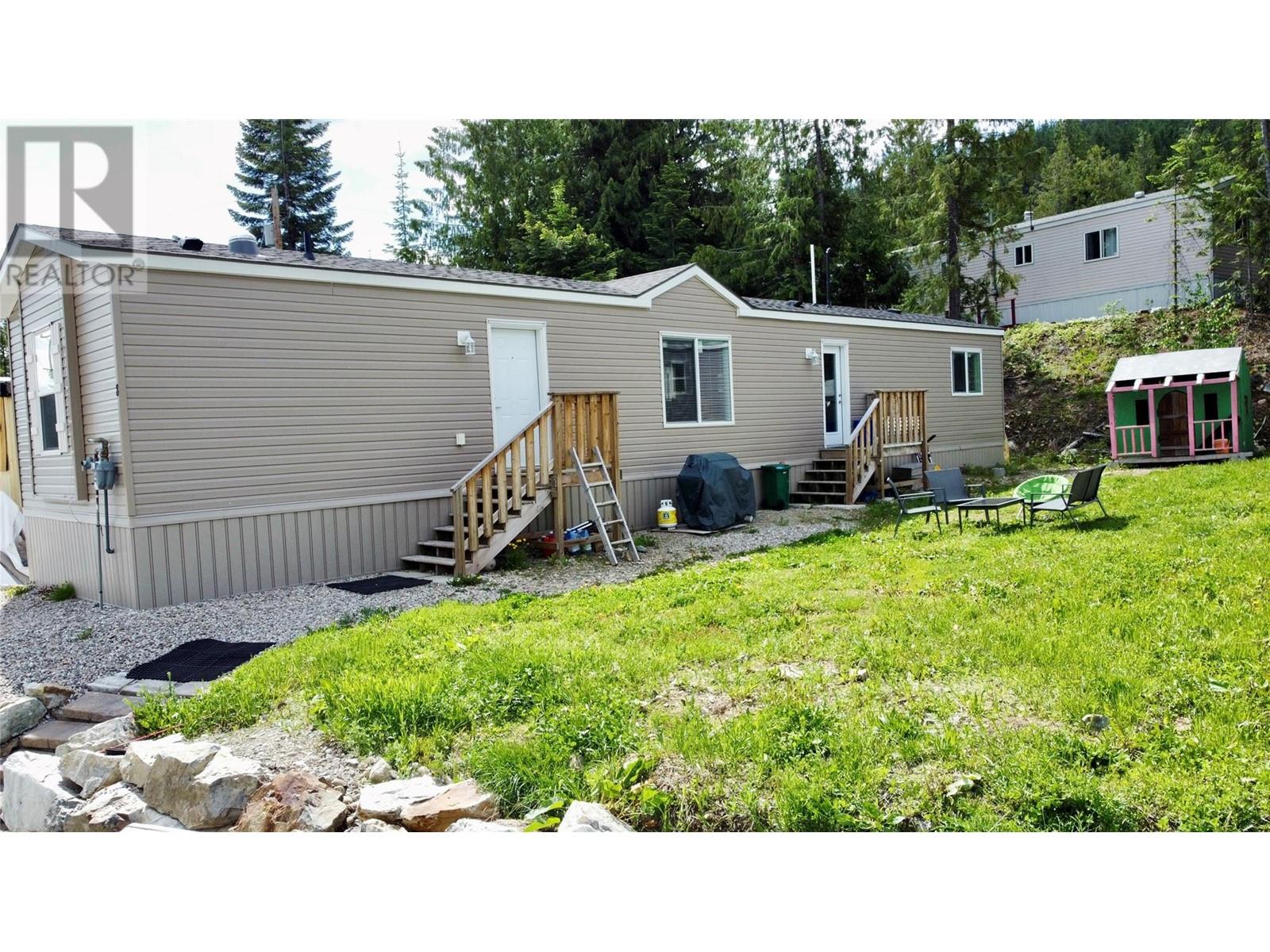 891 Monte Vista Drive Unit# 8, Rossland, British Columbia  V0G 1Y0 - Photo 3 - 10350441