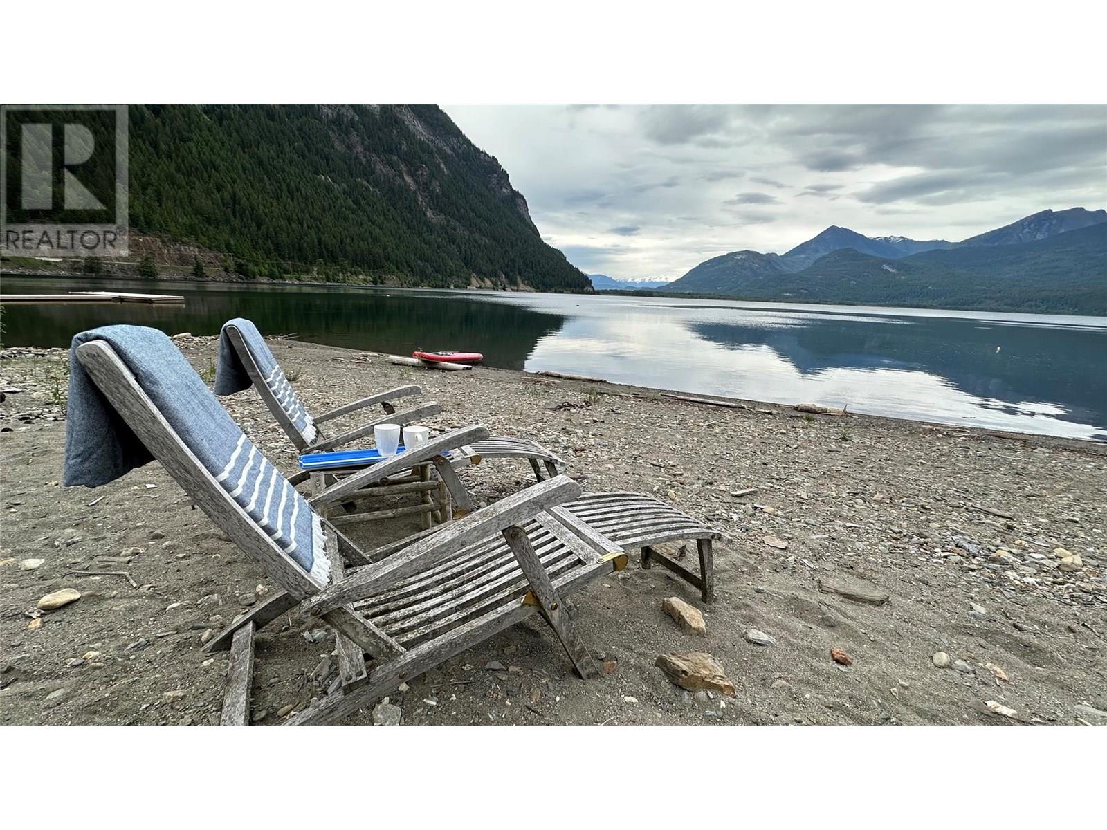 605 Sixth Avenue, Lardeau, British Columbia  V0G 1M0 - Photo 2 - 10349289