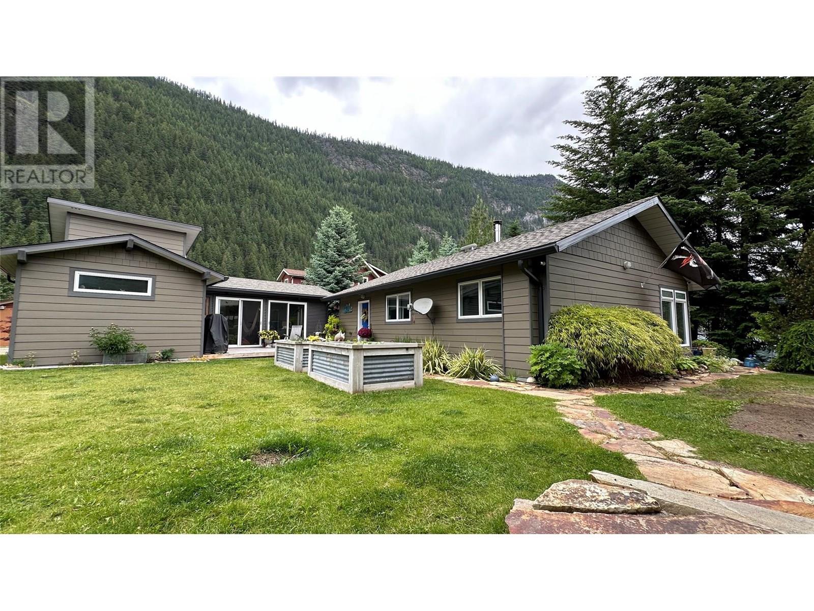 605 Sixth Avenue, Lardeau, British Columbia  V0G 1M0 - Photo 35 - 10349289
