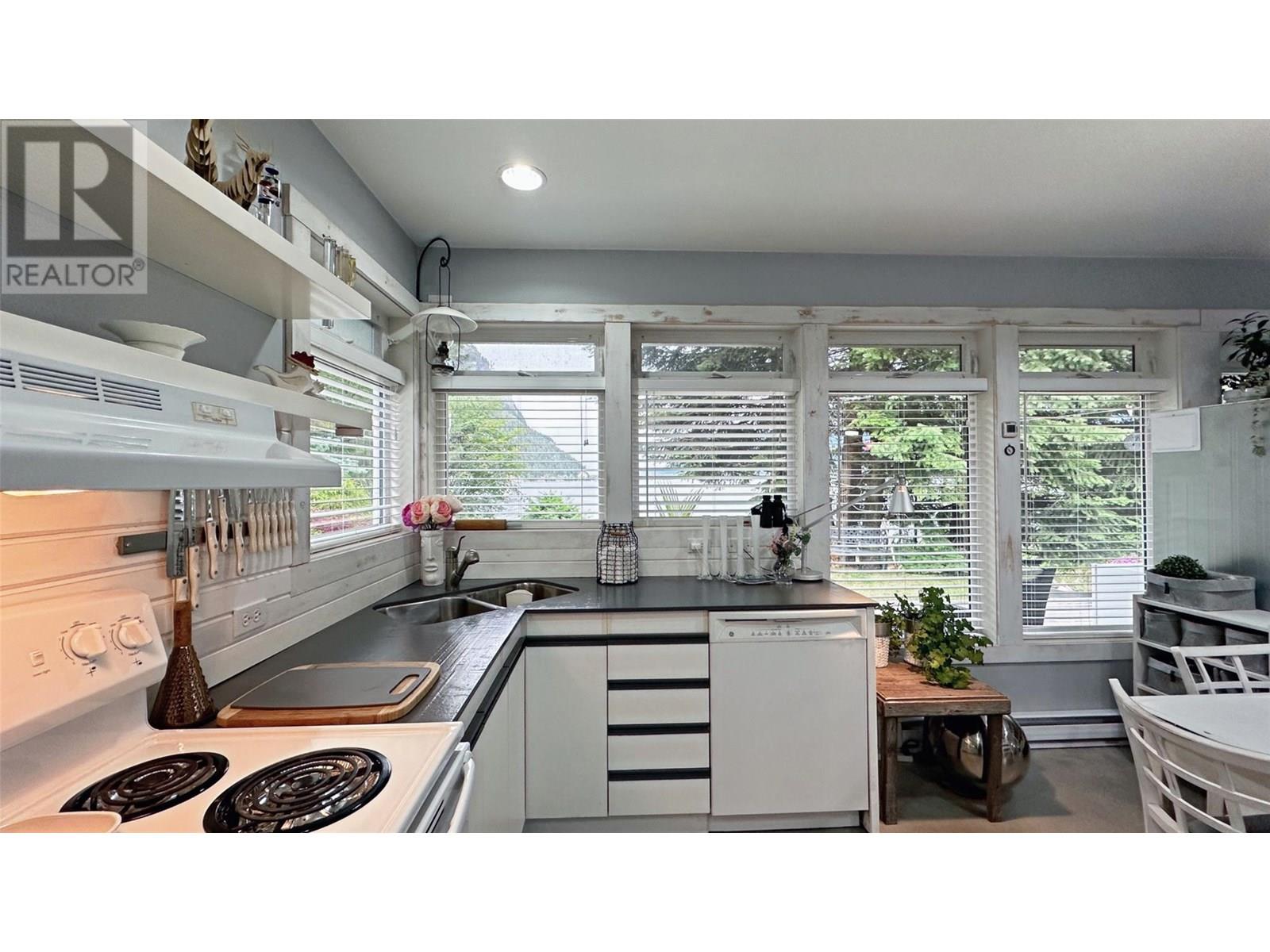 605 Sixth Avenue, Lardeau, British Columbia  V0G 1M0 - Photo 37 - 10349289