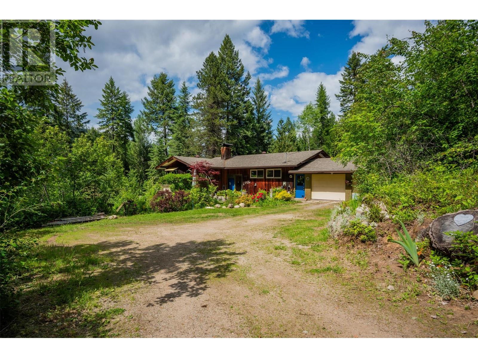 2083 Green Road, Fruitvale, British Columbia  V0G 1L1 - Photo 1 - 10350846