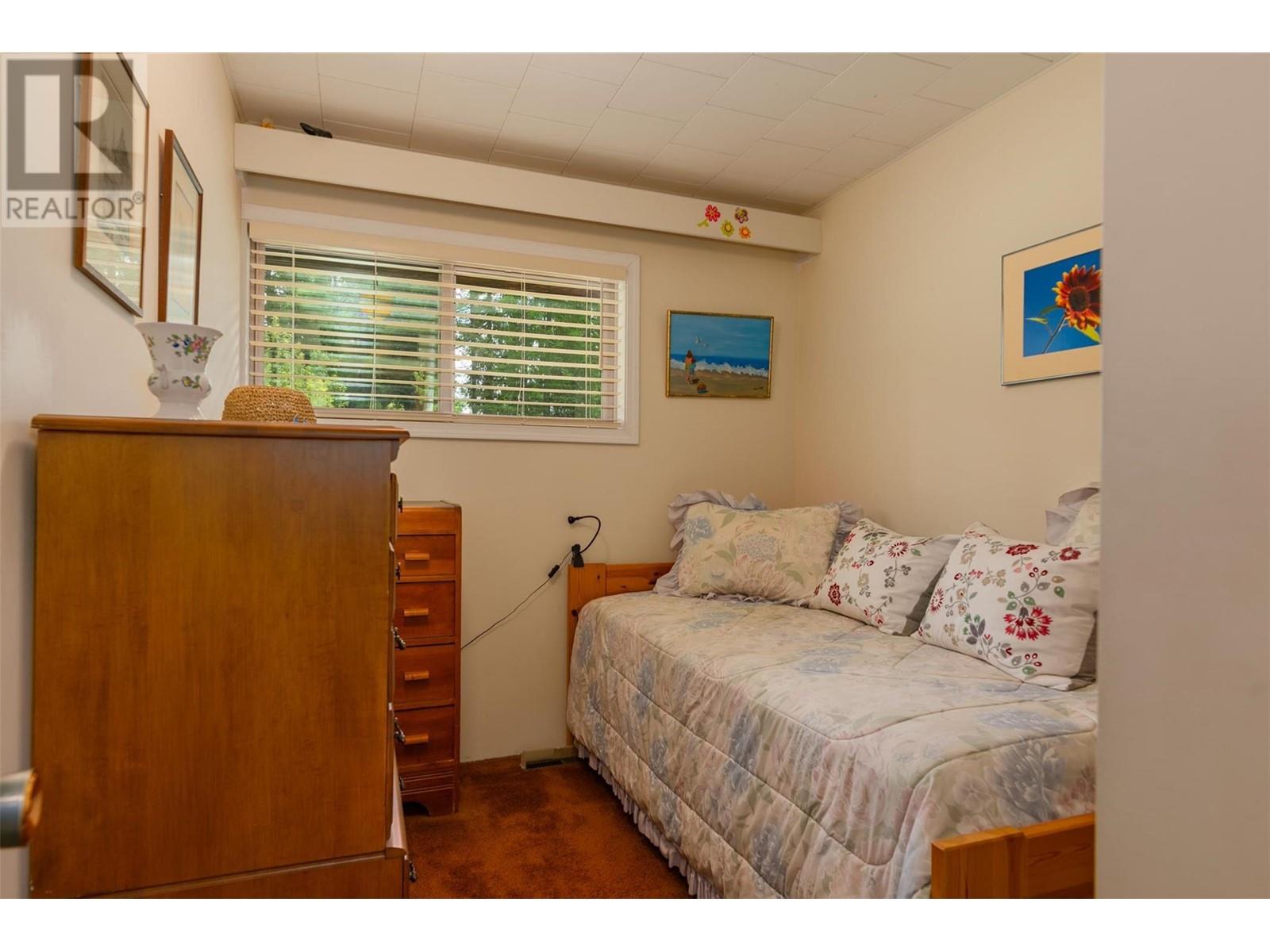 2083 Green Road, Fruitvale, British Columbia  V0G 1L1 - Photo 12 - 10350846