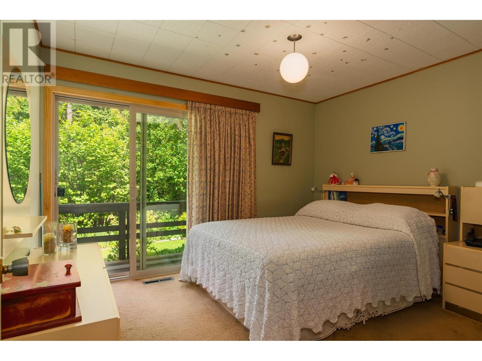 2083 Green Road, Fruitvale, British Columbia  V0G 1L1 - Photo 15 - 10350846
