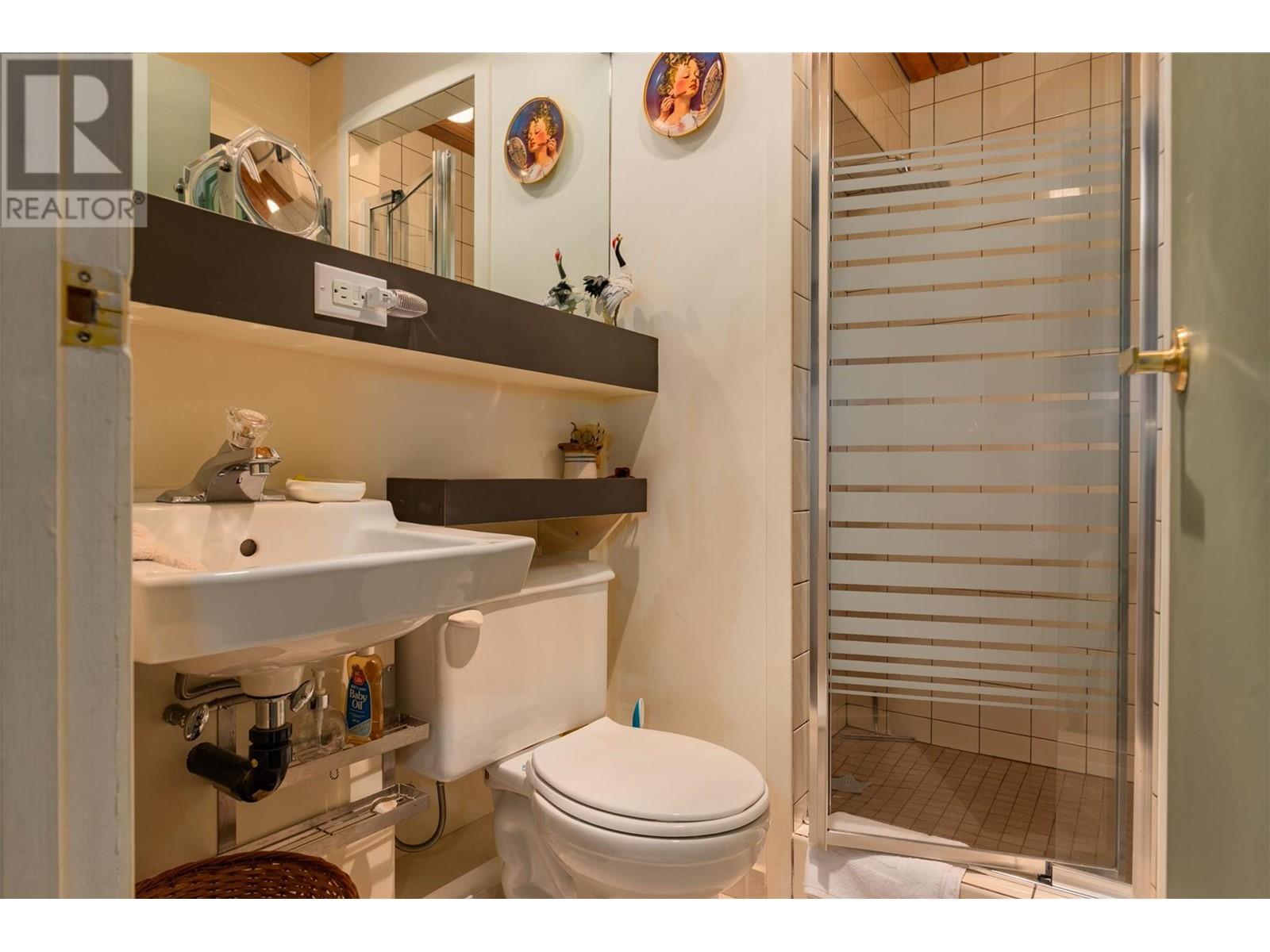 2083 Green Road, Fruitvale, British Columbia  V0G 1L1 - Photo 23 - 10350846