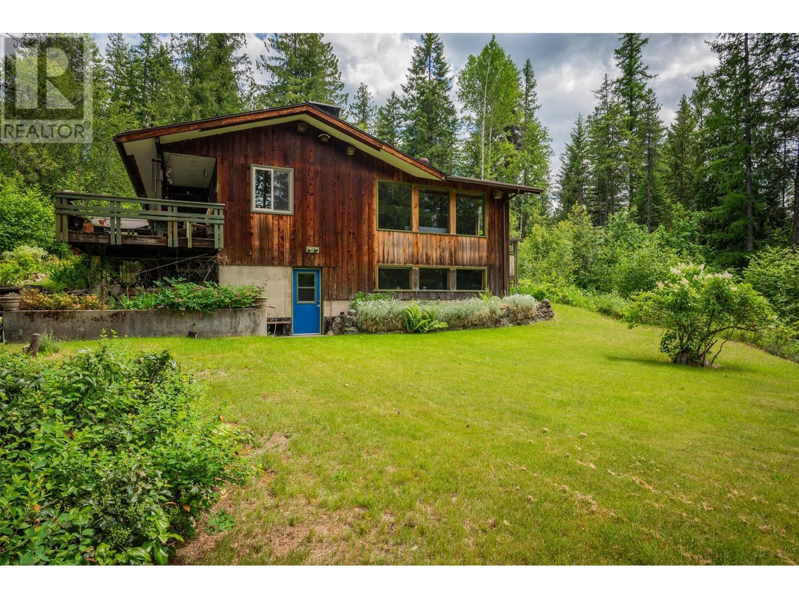 2083 Green Road, Fruitvale, British Columbia  V0G 1L1 - Photo 46 - 10350846