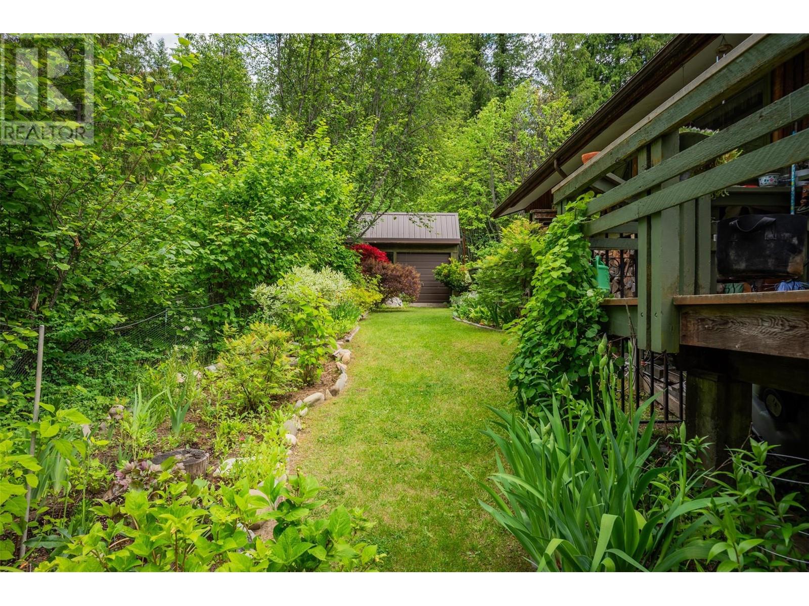 2083 Green Road, Fruitvale, British Columbia  V0G 1L1 - Photo 49 - 10350846