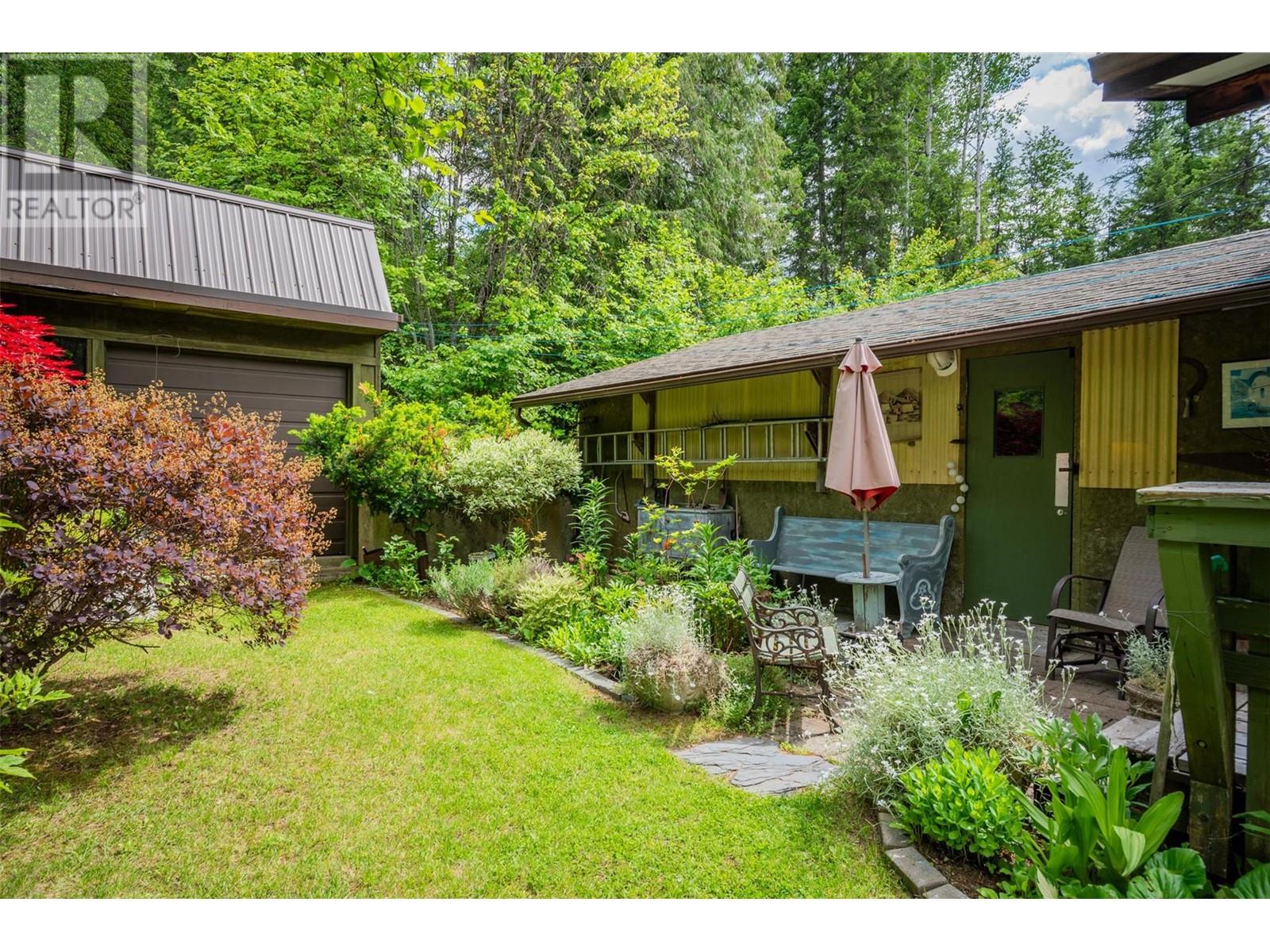 2083 Green Road, Fruitvale, British Columbia  V0G 1L1 - Photo 50 - 10350846