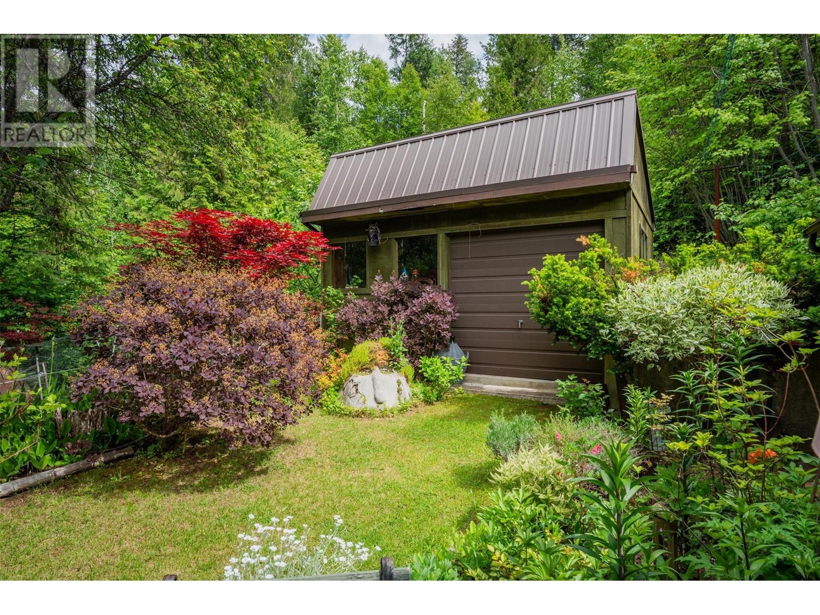 2083 Green Road, Fruitvale, British Columbia  V0G 1L1 - Photo 51 - 10350846