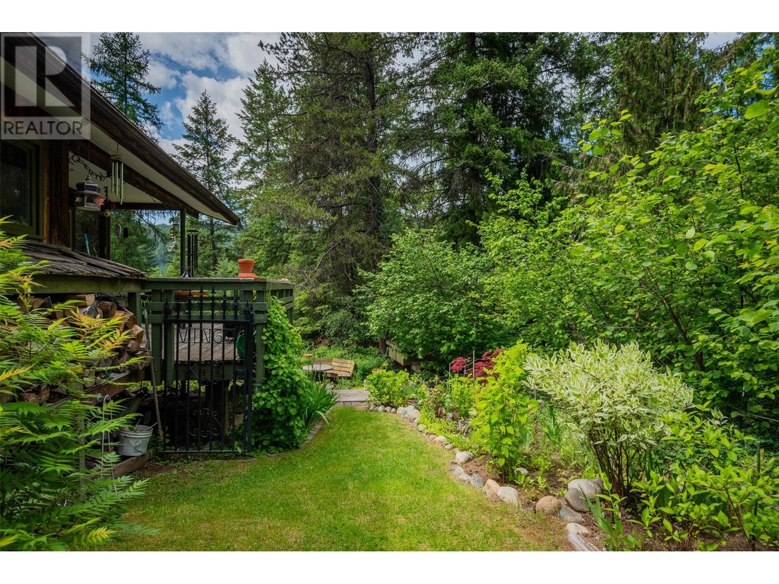 2083 Green Road, Fruitvale, British Columbia  V0G 1L1 - Photo 53 - 10350846