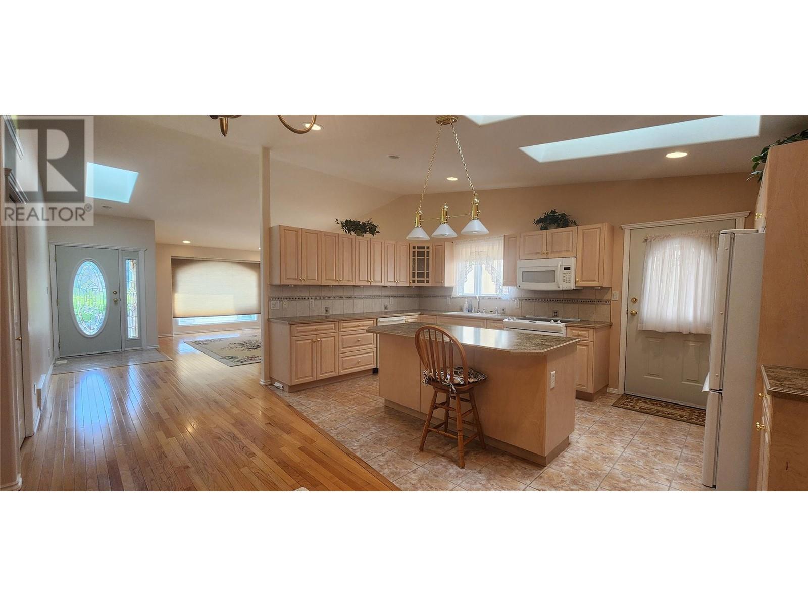 8160 Devito Drive, Trail, British Columbia  V1R 4W1 - Photo 4 - 10350706