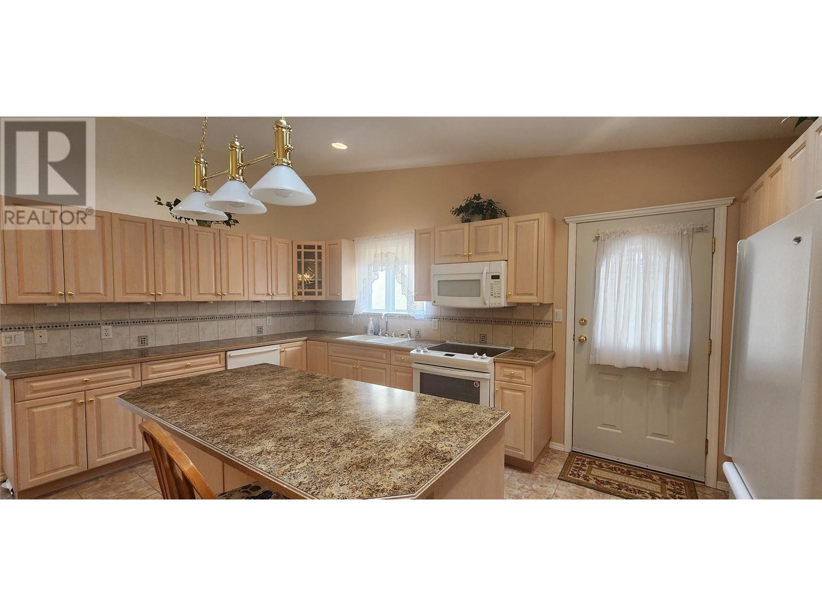 8160 Devito Drive, Trail, British Columbia  V1R 4W1 - Photo 6 - 10350706