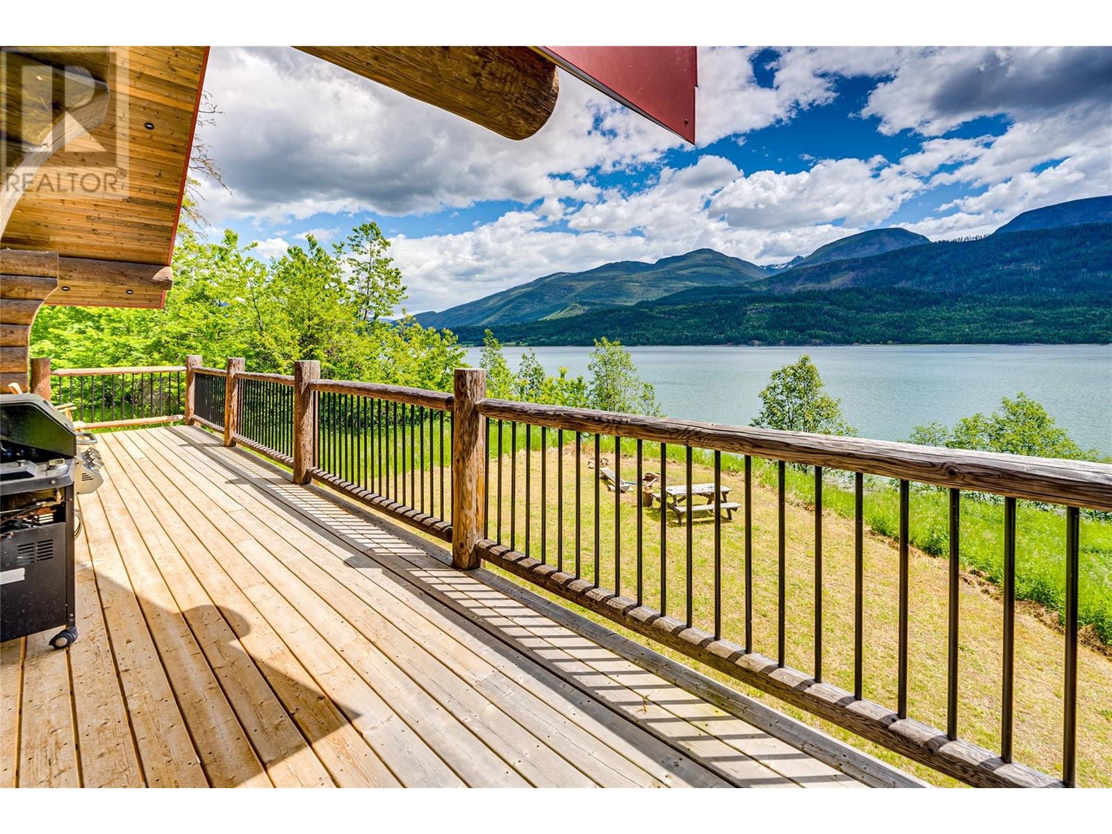 682 Lower Inonoaklin Road, Edgewood, British Columbia  V0G 1J0 - Photo 10 - 10351032