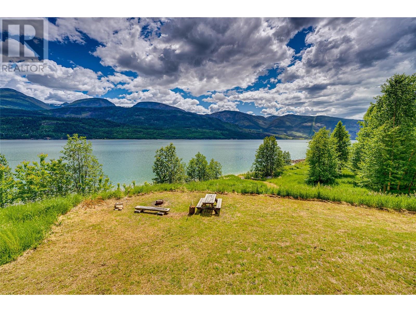 682 Lower Inonoaklin Road, Edgewood, British Columbia  V0G 1J0 - Photo 11 - 10351032