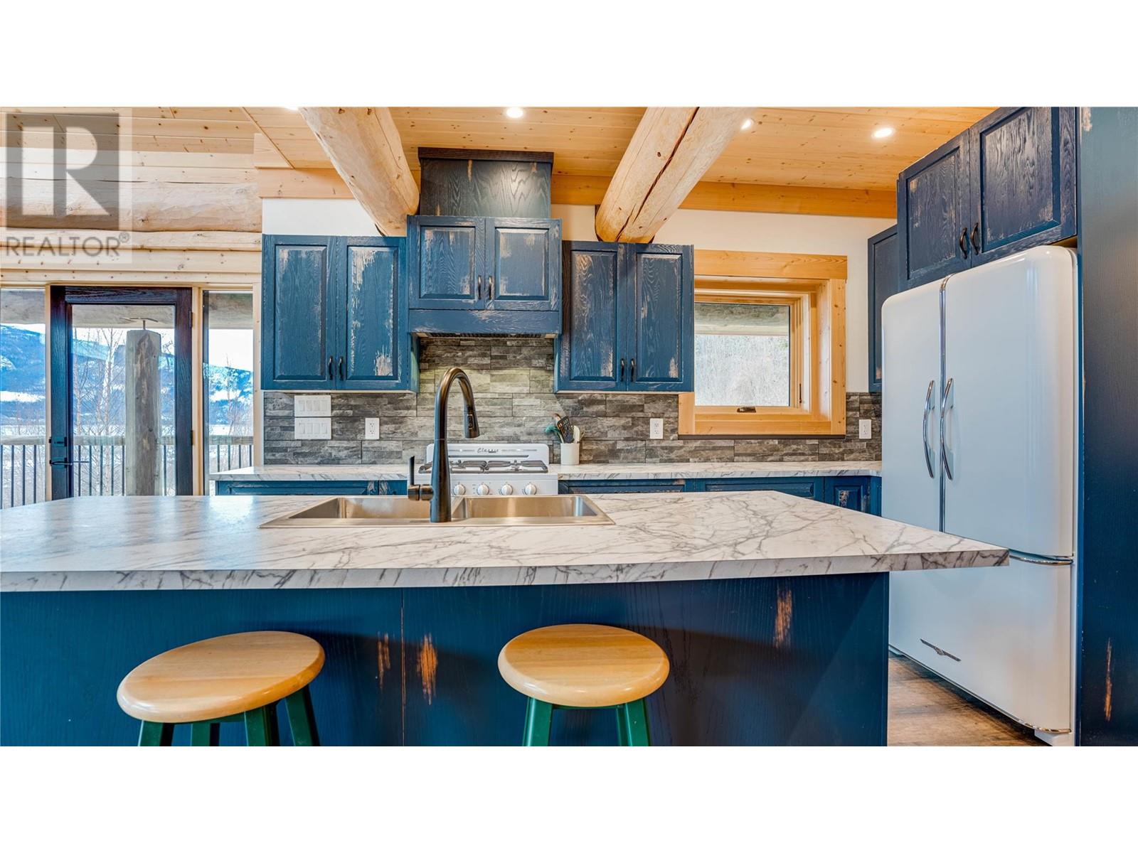 682 Lower Inonoaklin Road, Edgewood, British Columbia  V0G 1J0 - Photo 18 - 10351032