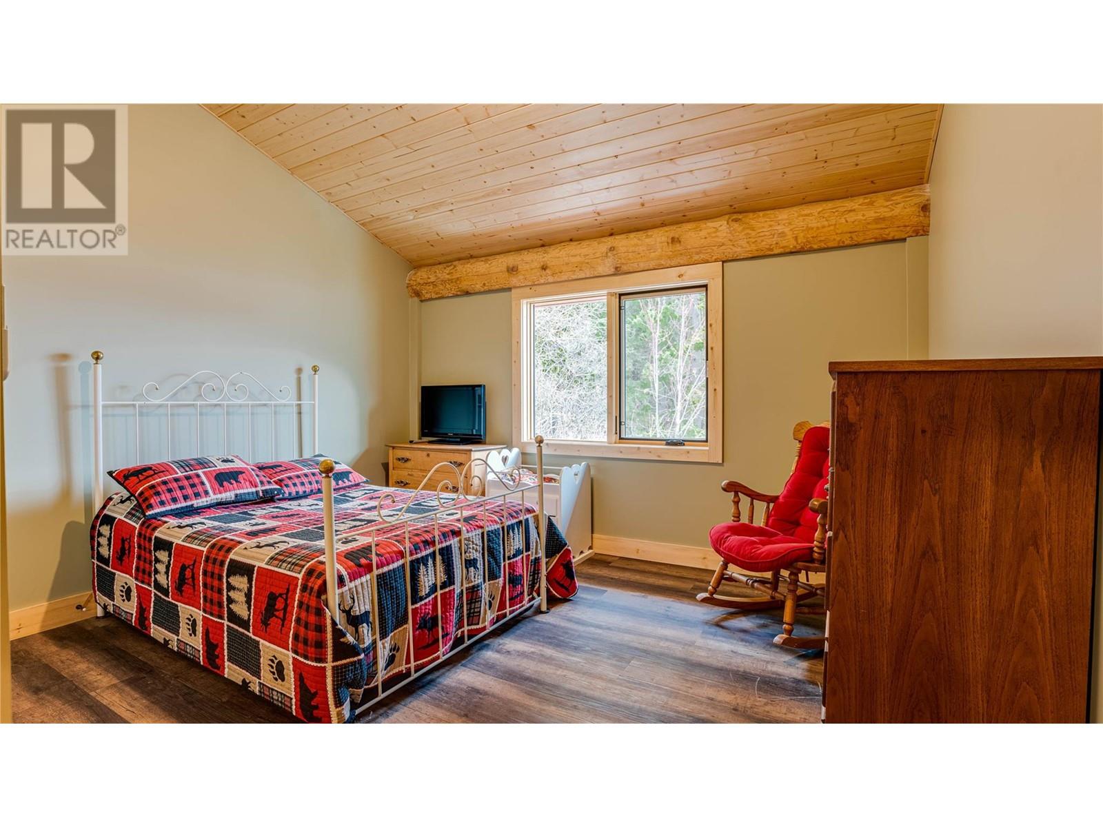 682 Lower Inonoaklin Road, Edgewood, British Columbia  V0G 1J0 - Photo 28 - 10351032