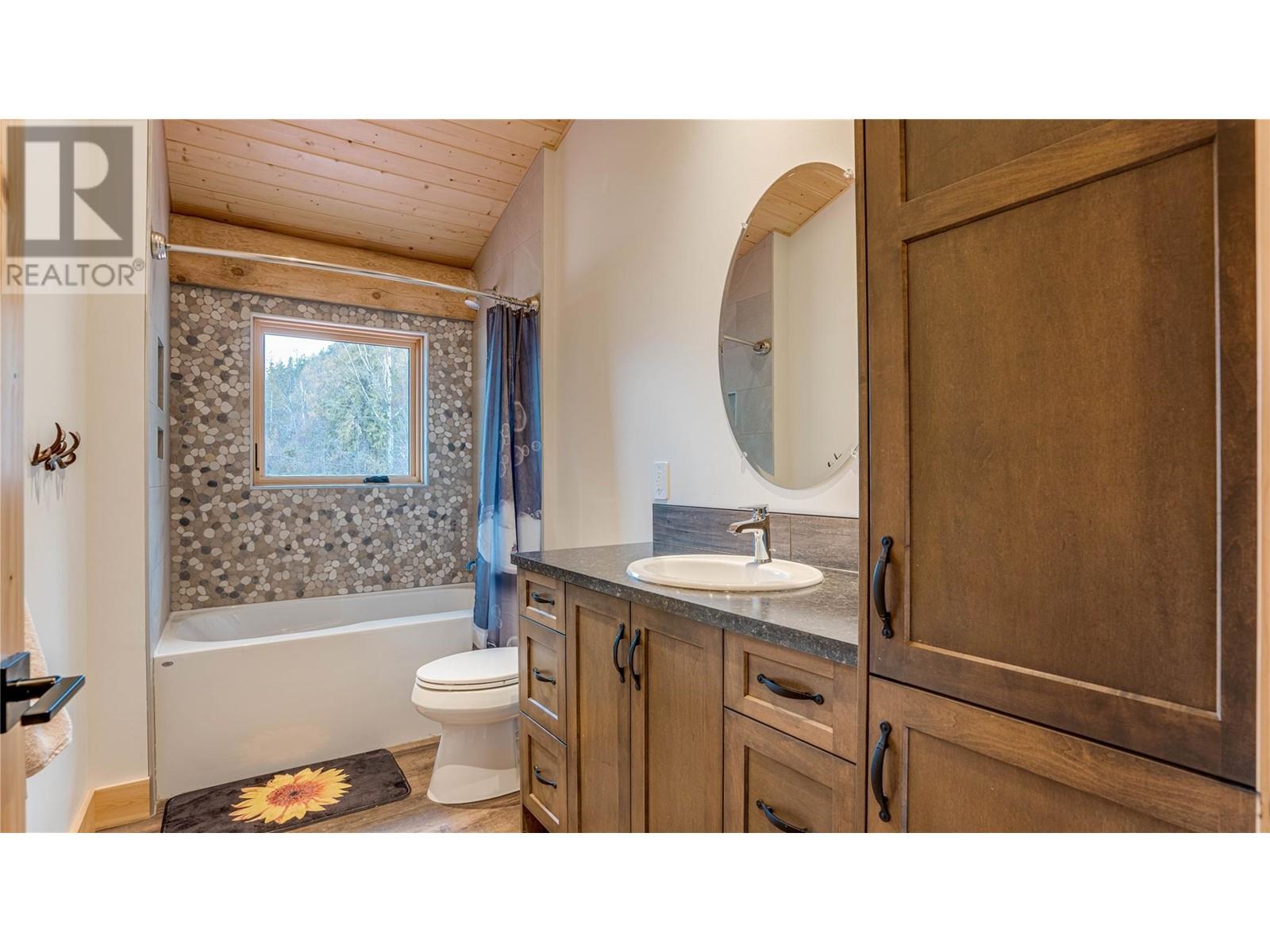 682 Lower Inonoaklin Road, Edgewood, British Columbia  V0G 1J0 - Photo 32 - 10351032