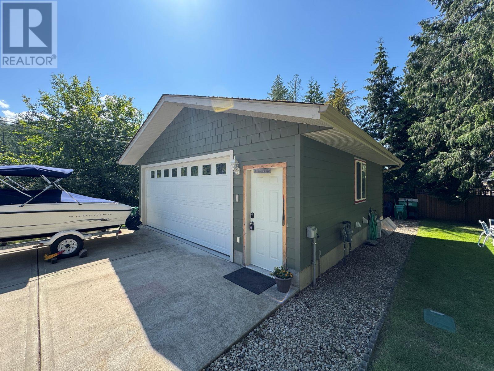 25 Skands Road, Christina Lake, British Columbia  V0H 1E2 - Photo 13 - 10351100