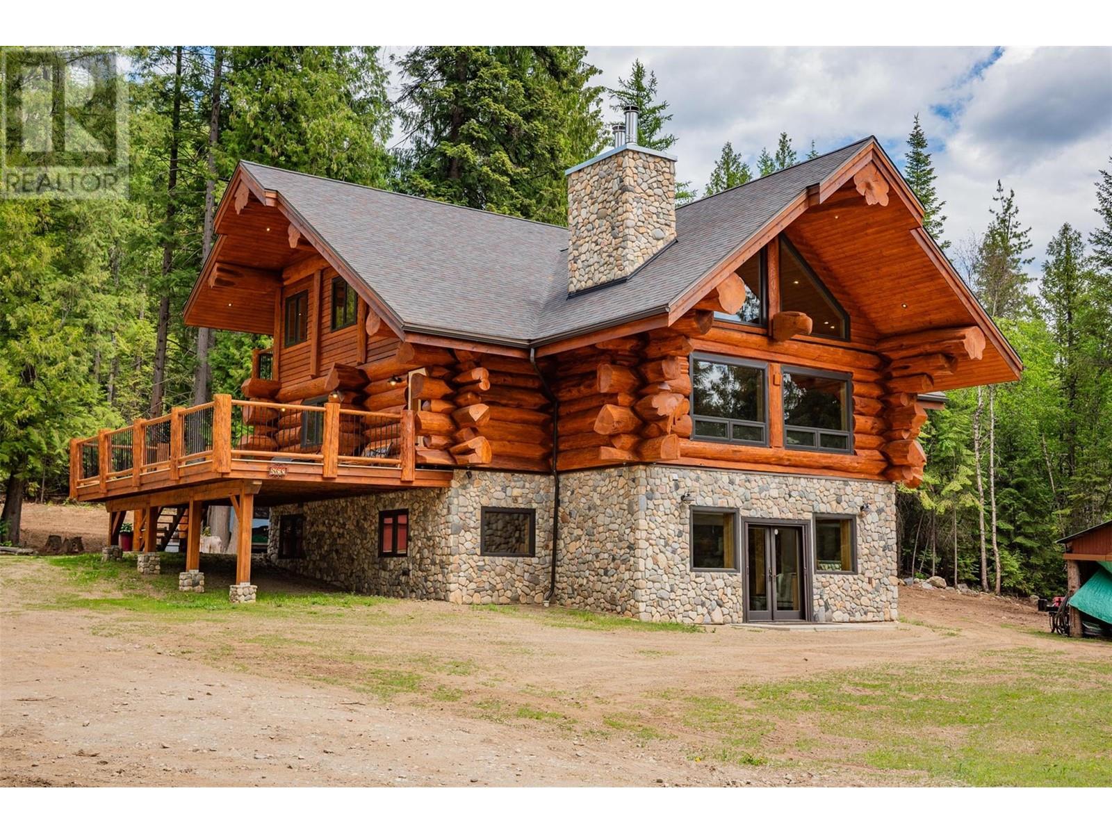 800 Highway 22, Rossland, British Columbia  V0G 1Y0 - Photo 1 - 10351012