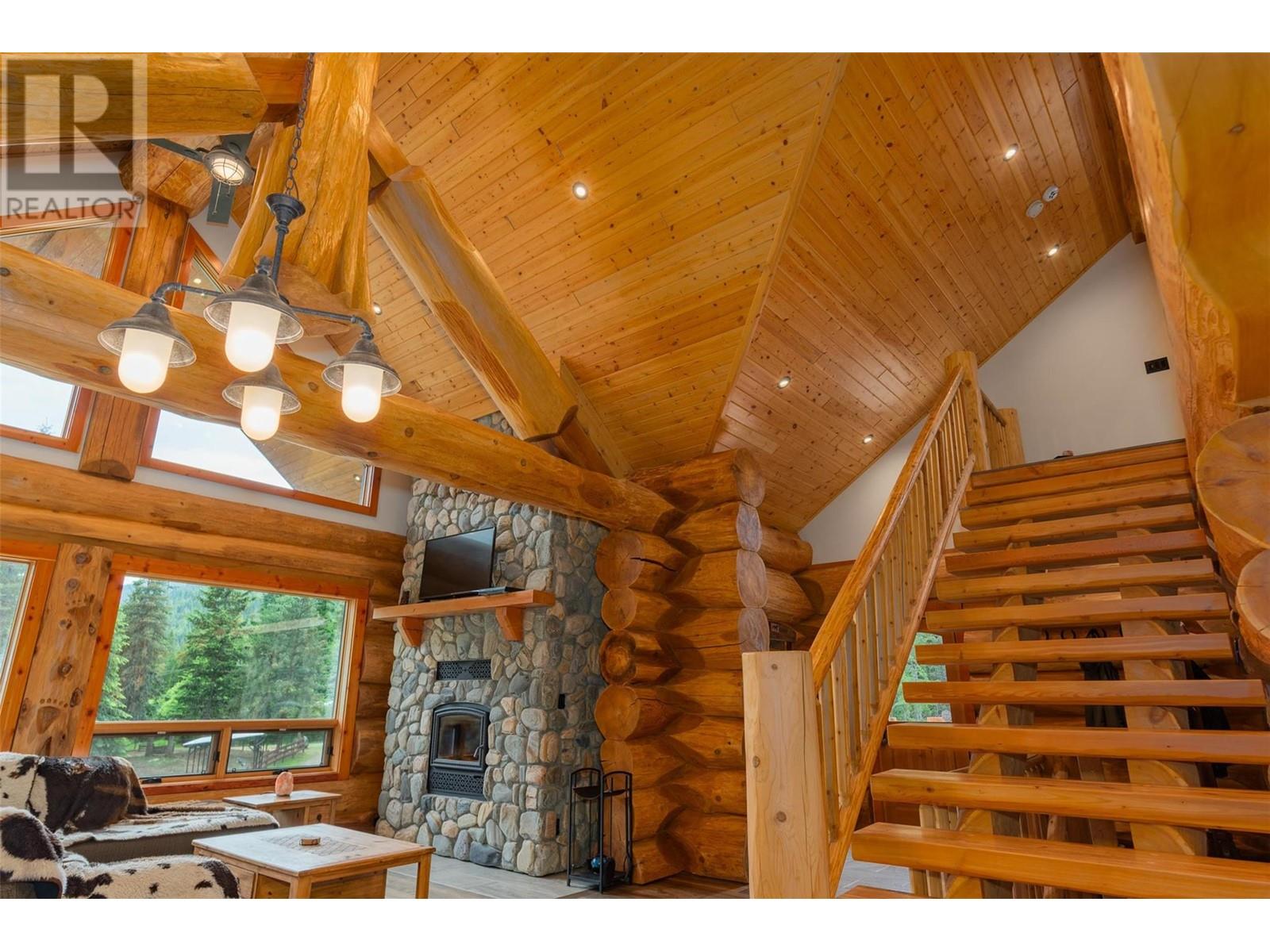 800 Highway 22, Rossland, British Columbia  V0G 1Y0 - Photo 11 - 10351012