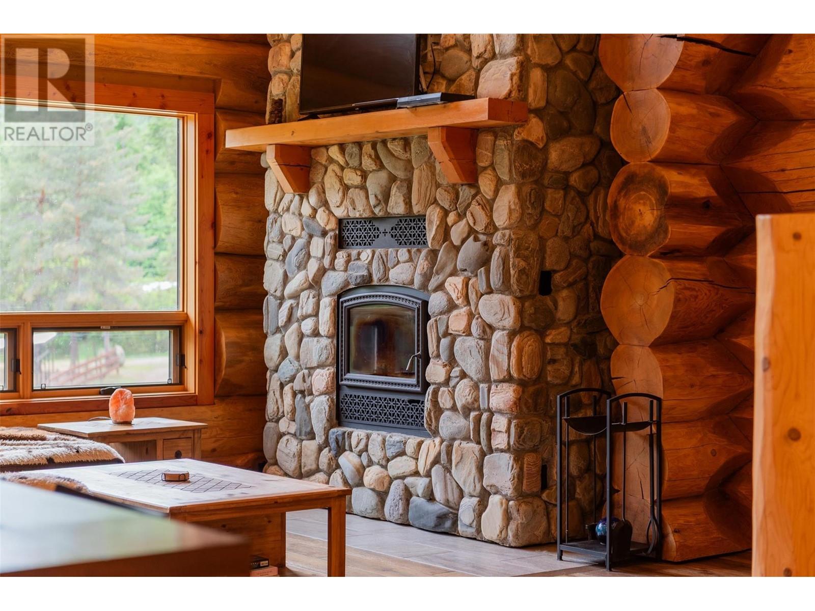 800 Highway 22, Rossland, British Columbia  V0G 1Y0 - Photo 14 - 10351012