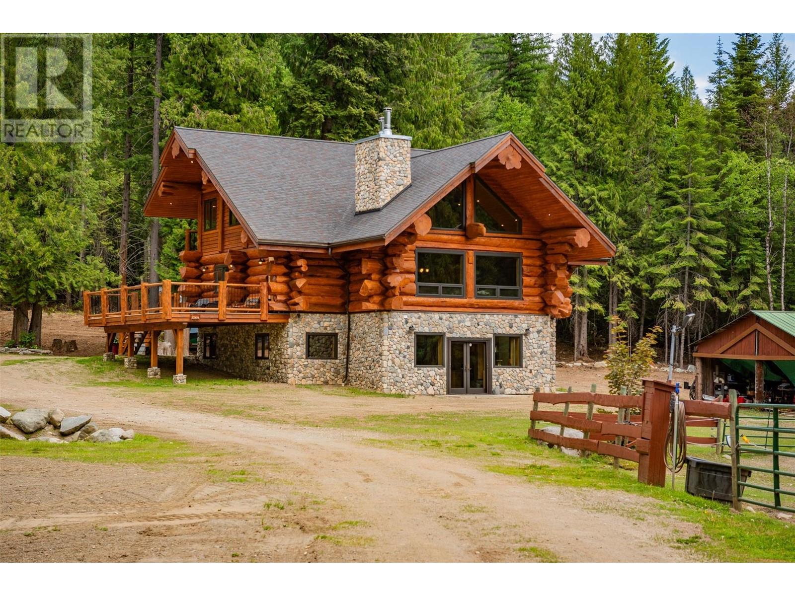 800 Highway 22, Rossland, British Columbia  V0G 1Y0 - Photo 2 - 10351012