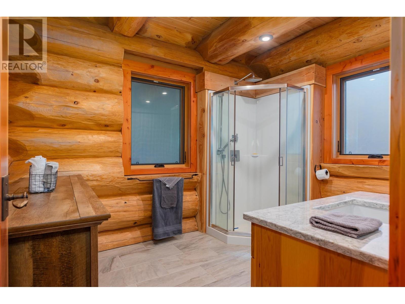 800 Highway 22, Rossland, British Columbia  V0G 1Y0 - Photo 21 - 10351012