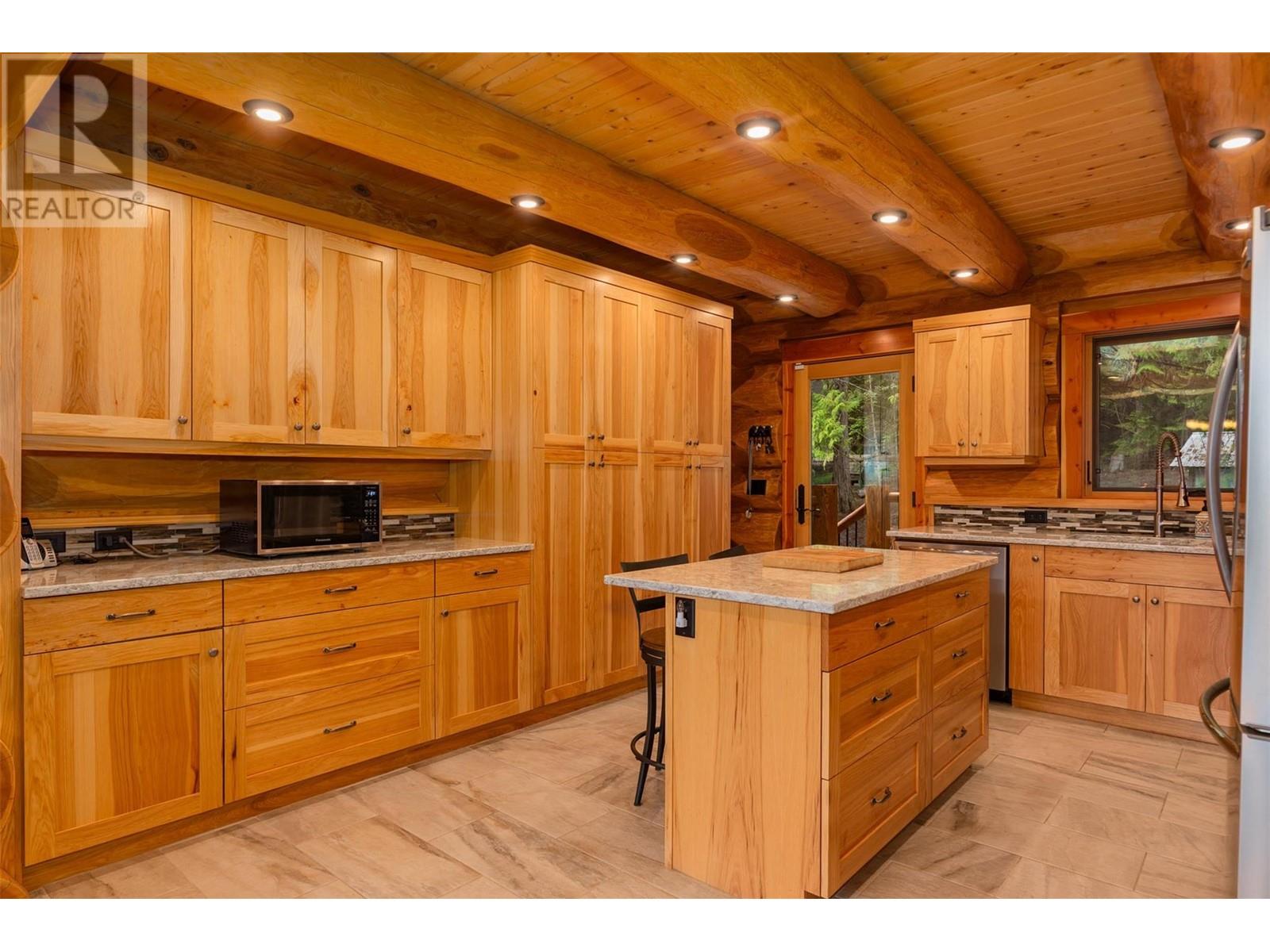 800 Highway 22, Rossland, British Columbia  V0G 1Y0 - Photo 3 - 10351012