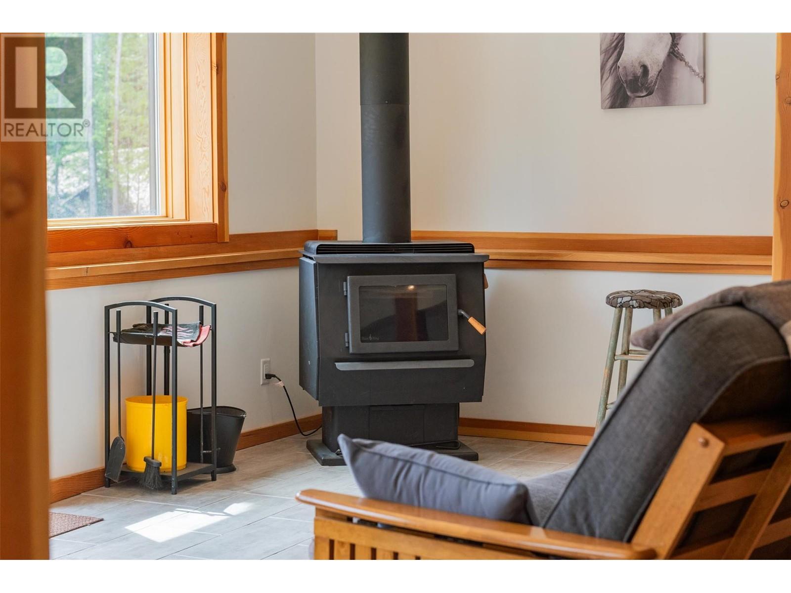 800 Highway 22, Rossland, British Columbia  V0G 1Y0 - Photo 36 - 10351012