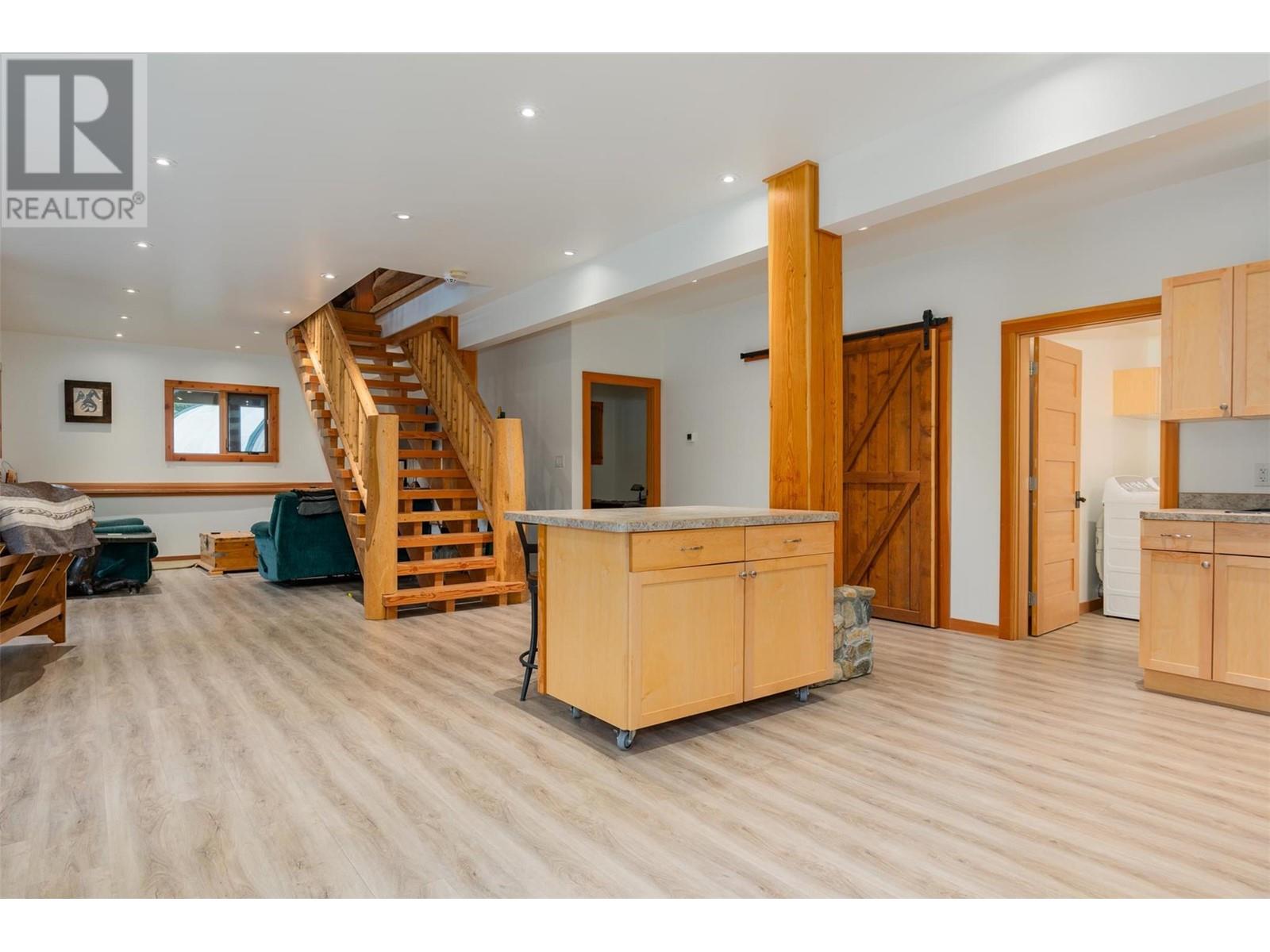 800 Highway 22, Rossland, British Columbia  V0G 1Y0 - Photo 41 - 10351012