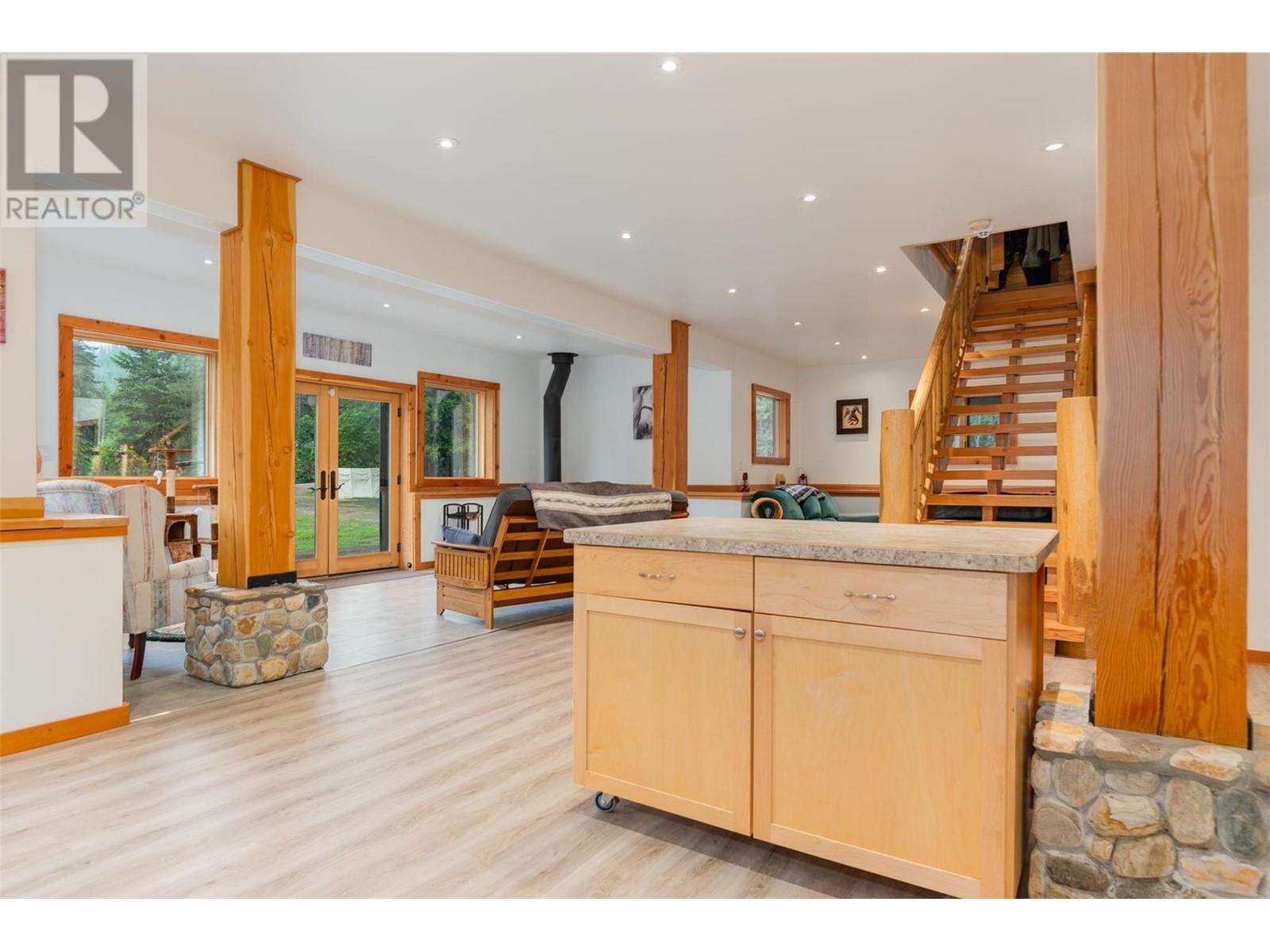 800 Highway 22, Rossland, British Columbia  V0G 1Y0 - Photo 42 - 10351012